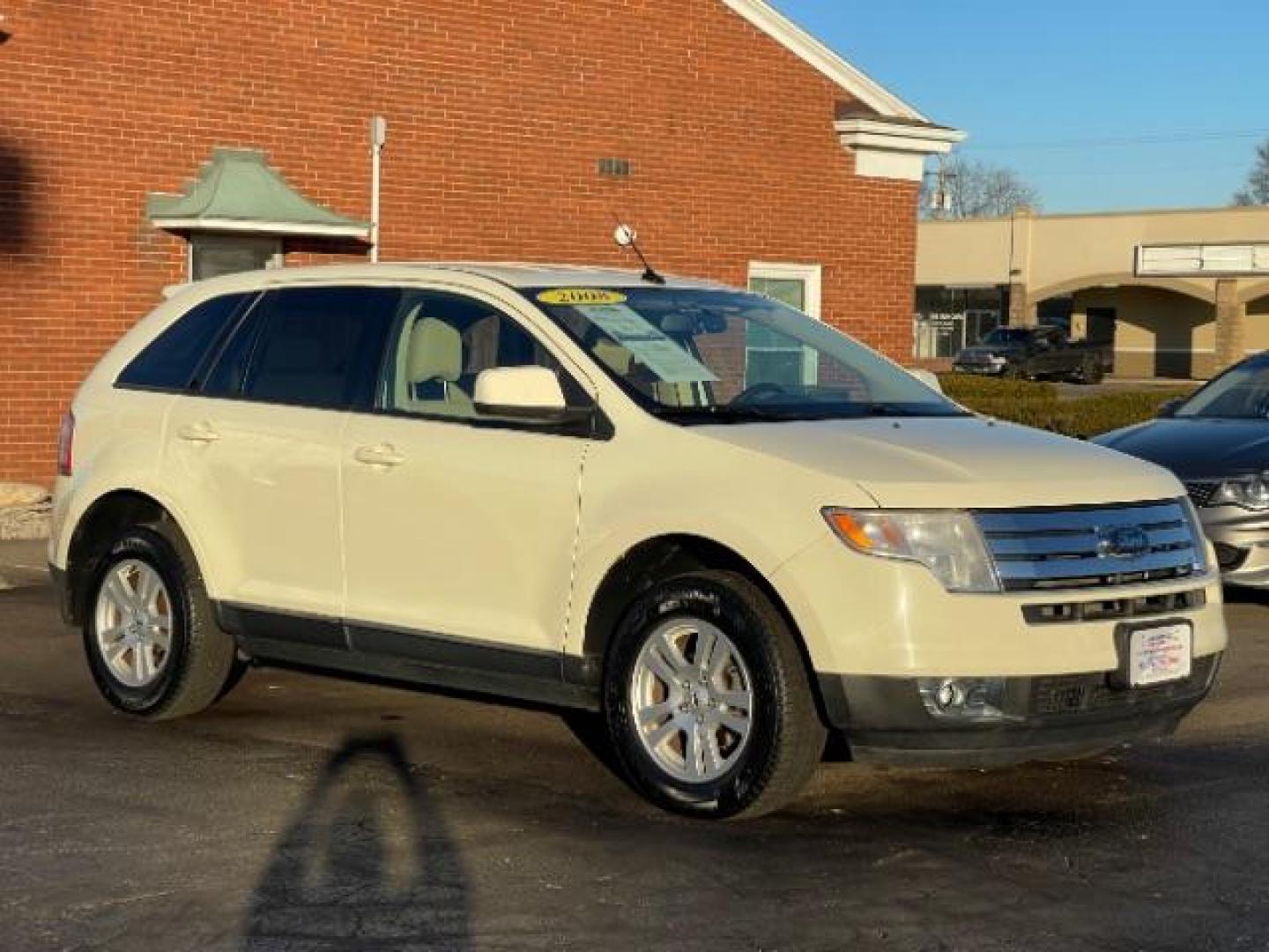 2008 White Sand Tri Coat Metallic Ford Edge SEL FWD (2FMDK38C98B) with an 3.5L V6 DOHC 24V engine, 6-Speed Automatic transmission, located at 1230 East Main St, Xenia, OH, 45385, (937) 908-9800, 39.687321, -83.910294 - Photo#0