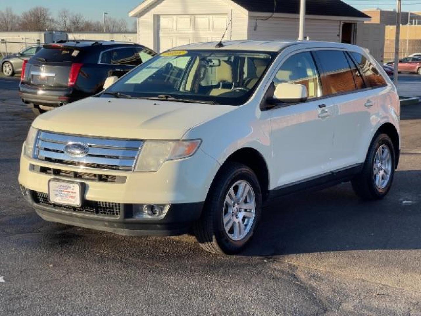 2008 White Sand Tri Coat Metallic Ford Edge SEL FWD (2FMDK38C98B) with an 3.5L V6 DOHC 24V engine, 6-Speed Automatic transmission, located at 1230 East Main St, Xenia, OH, 45385, (937) 908-9800, 39.687321, -83.910294 - Photo#1