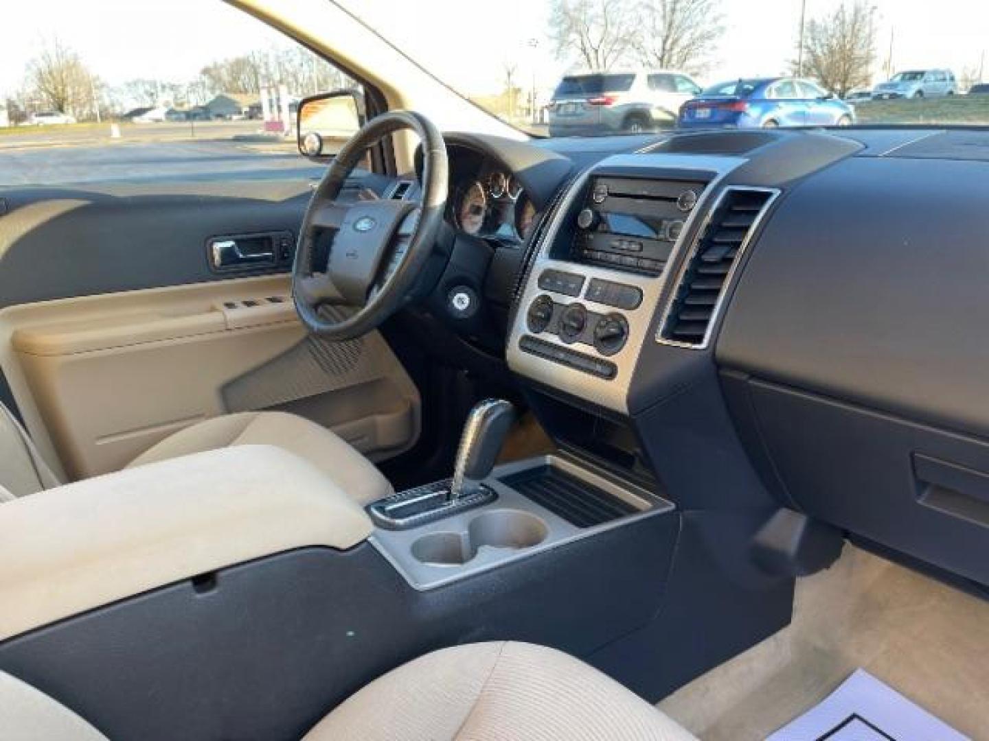 2008 White Sand Tri Coat Metallic Ford Edge SEL FWD (2FMDK38C98B) with an 3.5L V6 DOHC 24V engine, 6-Speed Automatic transmission, located at 1230 East Main St, Xenia, OH, 45385, (937) 908-9800, 39.687321, -83.910294 - Photo#8