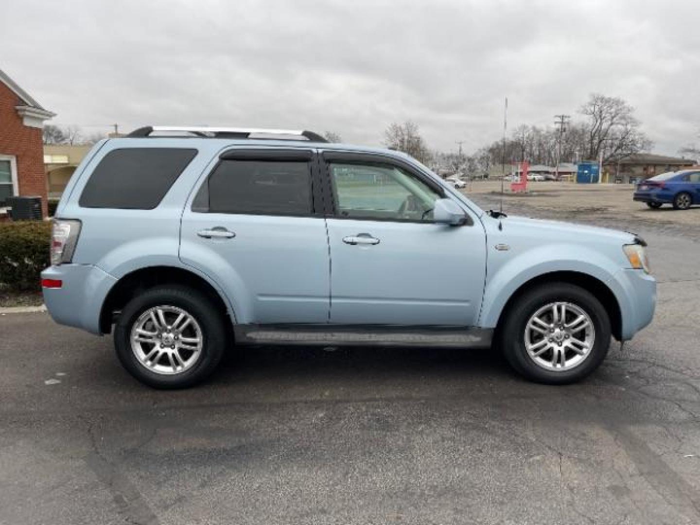 2009 Light Ice Blue Mercury Mariner Premier V6 2WD (4M2CU87G09K) , 6-Speed Automatic transmission, located at 401 Woodman Dr, Riverside, OH, 45431, (937) 908-9800, 39.763779, -84.122063 - Photo#3