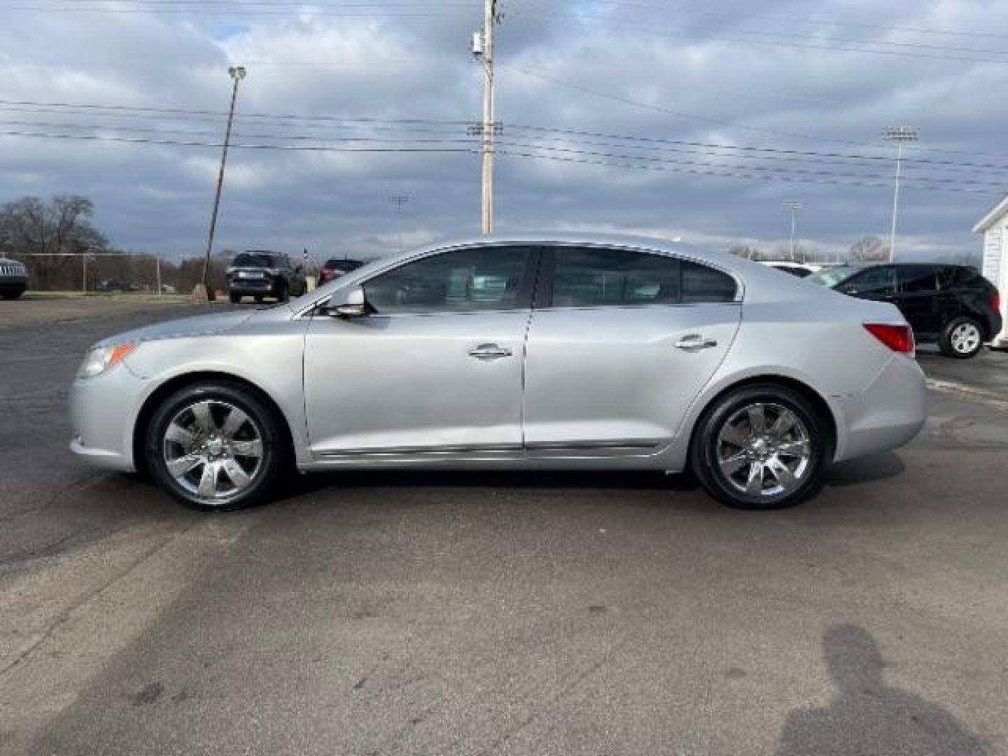 2010 Quicksilver Metallic Buick LaCrosse CXL FWD (1G4GC5EG9AF) with an 3.0L V6 DOHC 24V engine, 6-Speed Automatic transmission, located at 880 E. National Road, Vandalia, OH, 45377, (937) 908-9800, 39.892189, -84.181015 - Photo#4