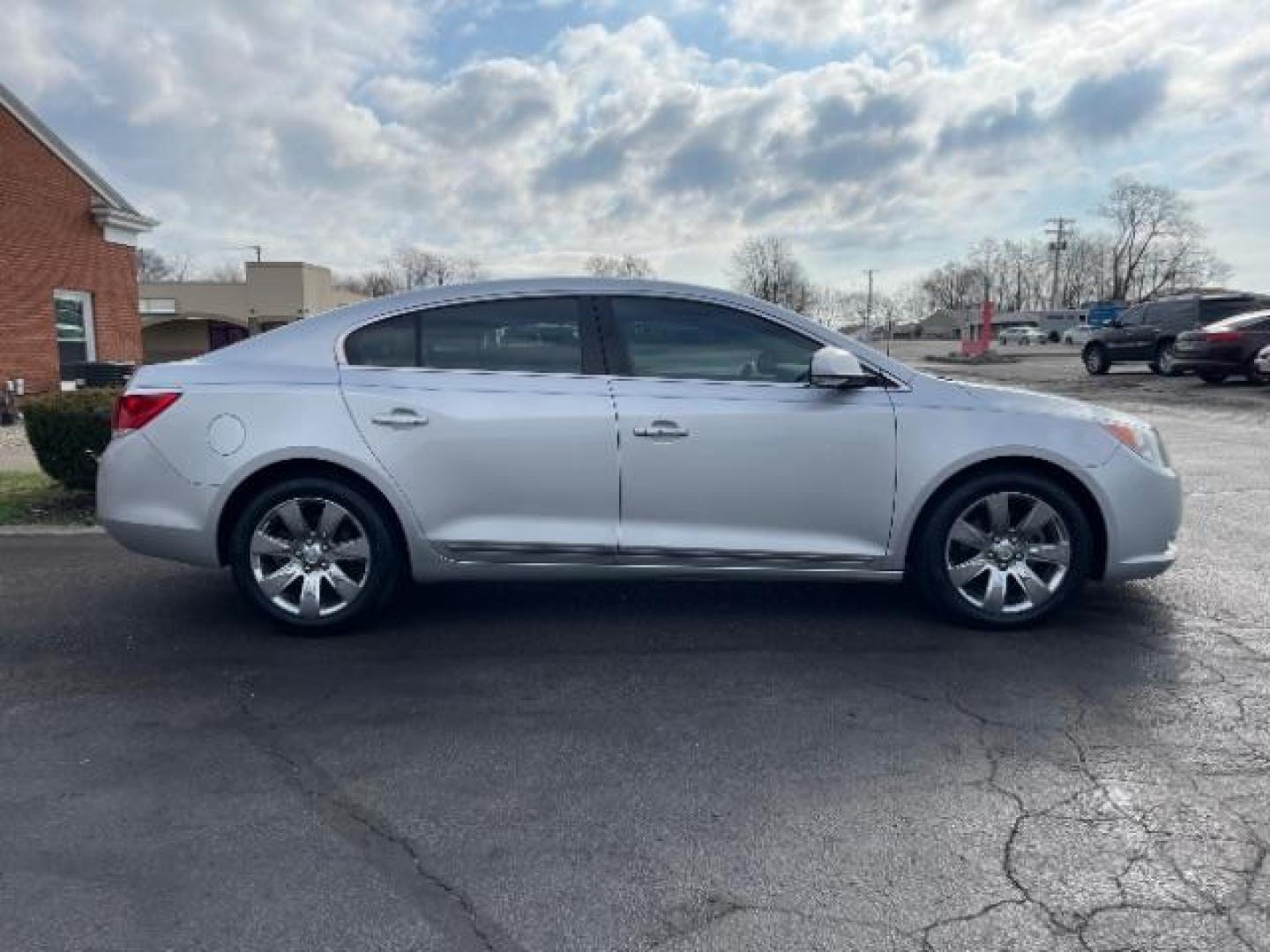 2010 Quicksilver Metallic Buick LaCrosse CXL FWD (1G4GC5EG9AF) with an 3.0L V6 DOHC 24V engine, 6-Speed Automatic transmission, located at 880 E. National Road, Vandalia, OH, 45377, (937) 908-9800, 39.892189, -84.181015 - Photo#5