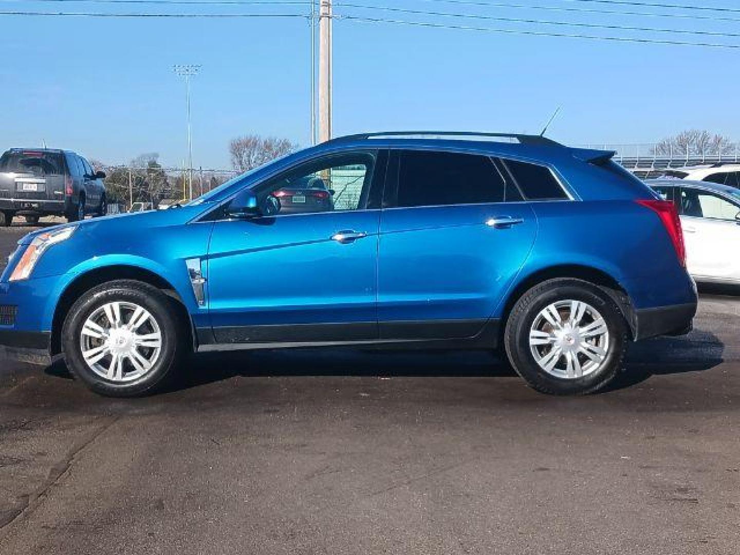 2010 Caribbean Blue Cadillac SRX Base (3GYFNGEY1AS) with an 3.0L V6 DOHC 24V engine, 6-Speed Automatic transmission, located at 1230 East Main St, Xenia, OH, 45385, (937) 908-9800, 39.687321, -83.910294 - Photo#3