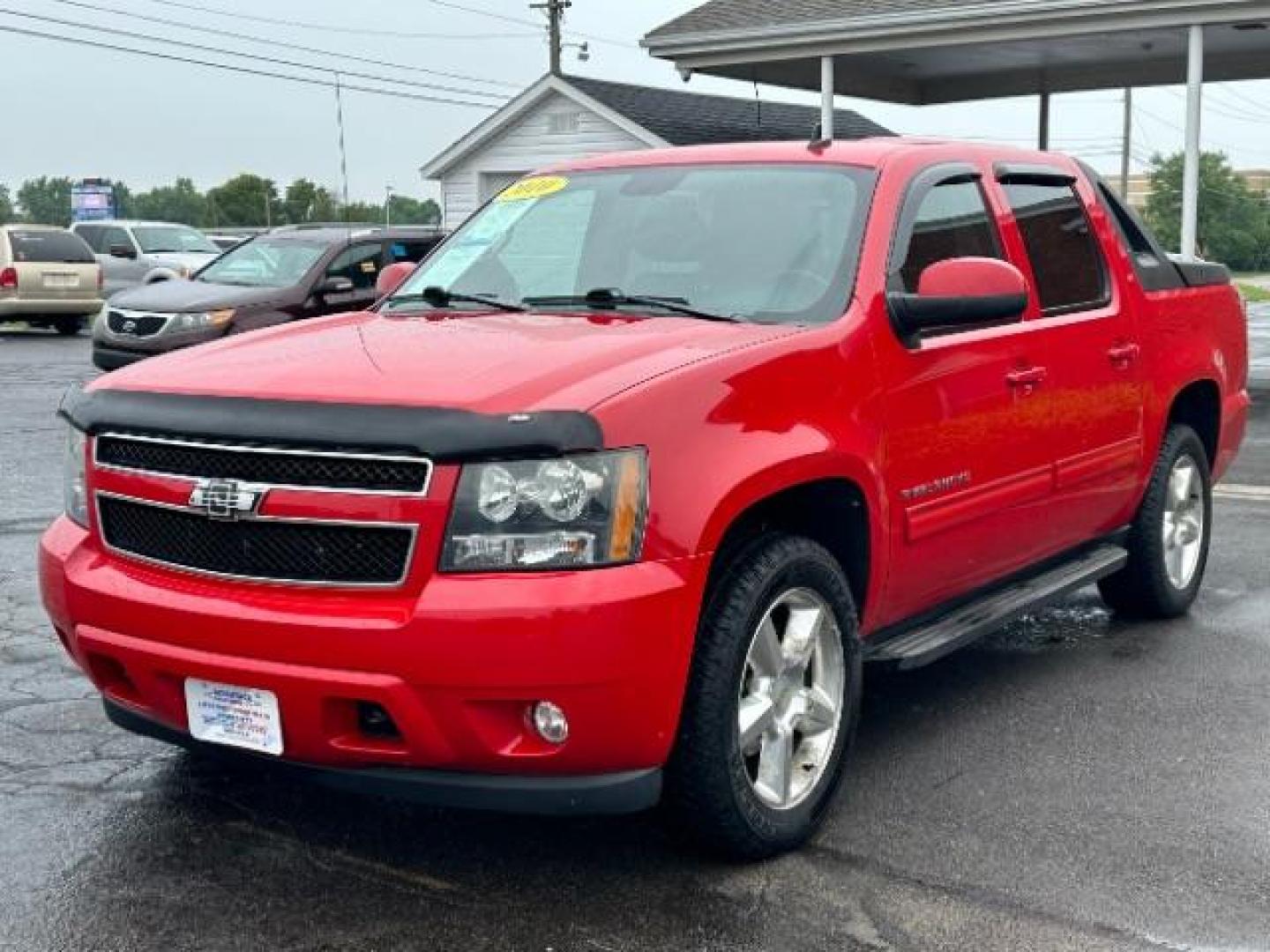 2010 Victory Red Chevrolet Avalanche LT 4WD (3GNVKFE09AG) with an 5.3L V8 OHV 16V FFV engine, 4-Speed Automatic transmission, located at 4508 South Dixie Dr, Moraine, OH, 45439, (937) 908-9800, 39.690136, -84.216438 - Photo#2