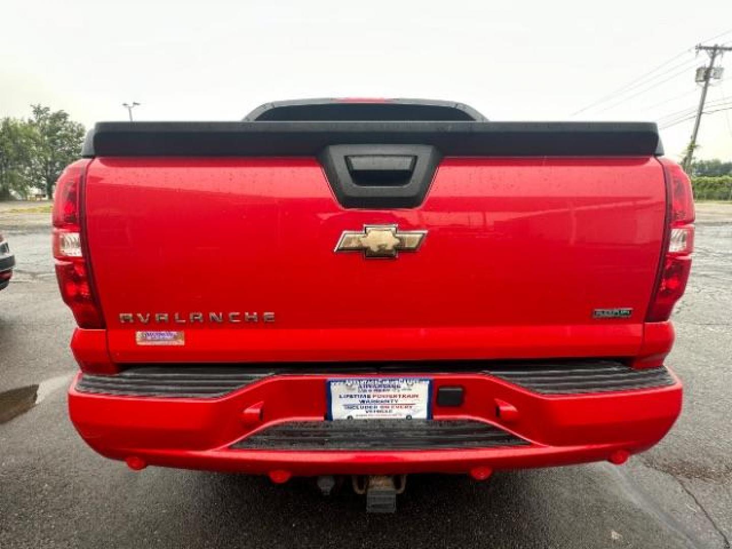 2010 Victory Red Chevrolet Avalanche LT 4WD (3GNVKFE09AG) with an 5.3L V8 OHV 16V FFV engine, 4-Speed Automatic transmission, located at 4508 South Dixie Dr, Moraine, OH, 45439, (937) 908-9800, 39.690136, -84.216438 - Photo#8