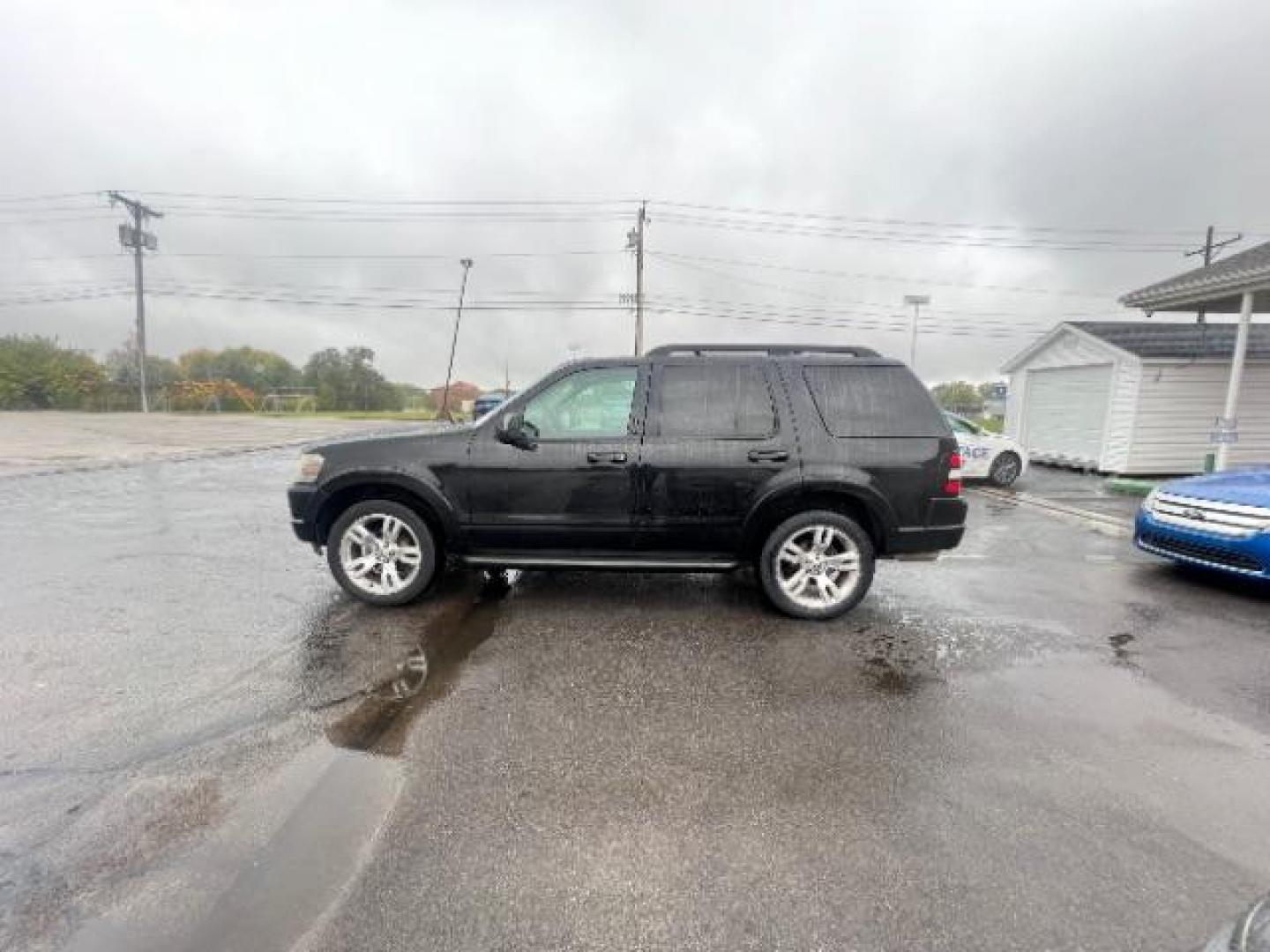 2010 Black Ford Explorer XLT 4.0L AWD (1FMEU8DE8AU) with an 4.0L V6 SOHC 16V engine, 5-Speed Automatic transmission, located at 401 Woodman Dr, Riverside, OH, 45431, (937) 908-9800, 39.763779, -84.122063 - Photo#3