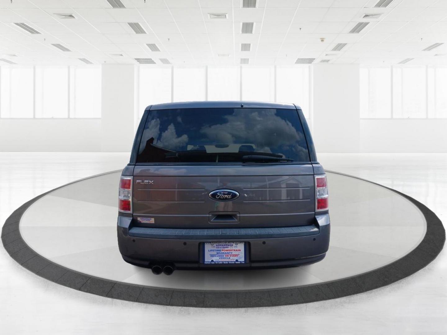 2010 Sterling Grey Metallic Ford Flex (2FMGK5BC0AB) with an 3.5L V6 DOHC 24V engine, 6-Speed Automatic Overdrive transmission, located at 1230 East Main St, Xenia, OH, 45385, (937) 908-9800, 39.687321, -83.910294 - Photo#3