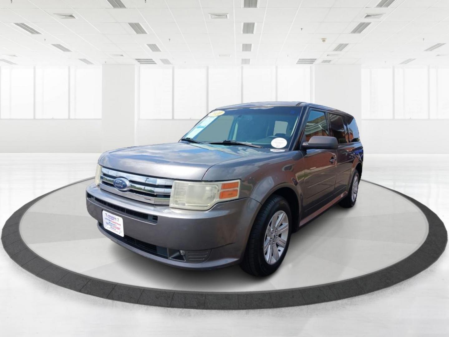 2010 Sterling Grey Metallic Ford Flex (2FMGK5BC0AB) with an 3.5L V6 DOHC 24V engine, 6-Speed Automatic Overdrive transmission, located at 1230 East Main St, Xenia, OH, 45385, (937) 908-9800, 39.687321, -83.910294 - Photo#7