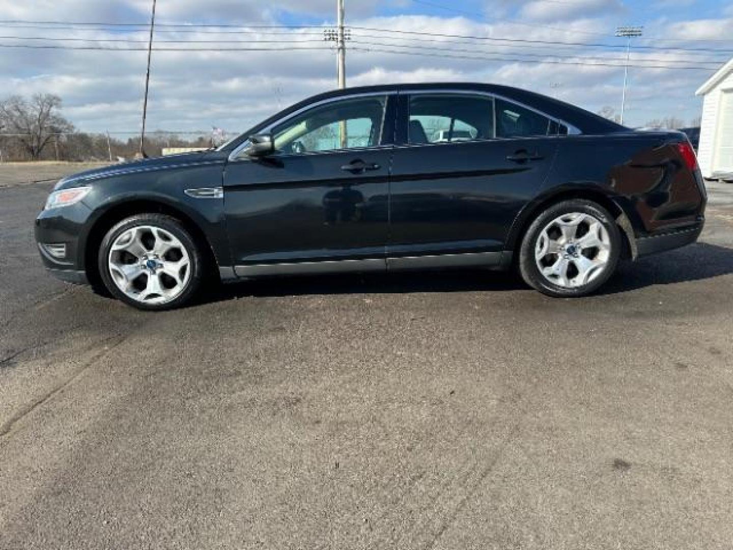 2010 Tuxedo Black Metallic Ford Taurus SEL FWD (1FAHP2EW5AG) with an 3.5L V6 DOHC 24V engine, 6-Speed Automatic transmission, located at 1184 Kauffman Ave, Fairborn, OH, 45324, (937) 908-9800, 39.807365, -84.029114 - Photo#3