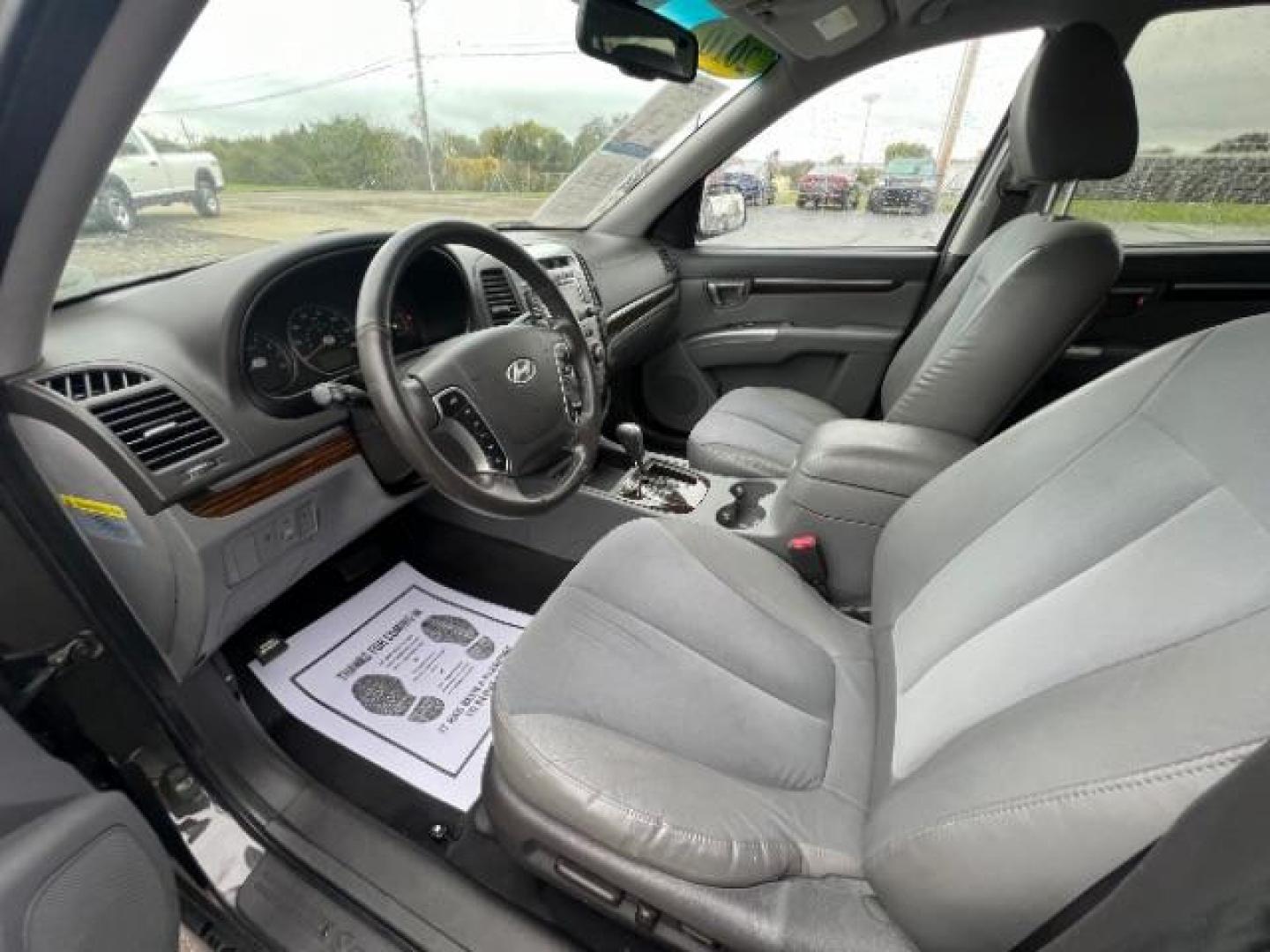 2010 Harbor Gray Metallic Hyundai Santa Fe SE 3.5 FWD (5NMSH4AGXAH) with an 3.5L V6 DOHC 24V engine, 6-Speed Automatic transmission, located at 401 Woodman Dr, Riverside, OH, 45431, (937) 908-9800, 39.763779, -84.122063 - Photo#6