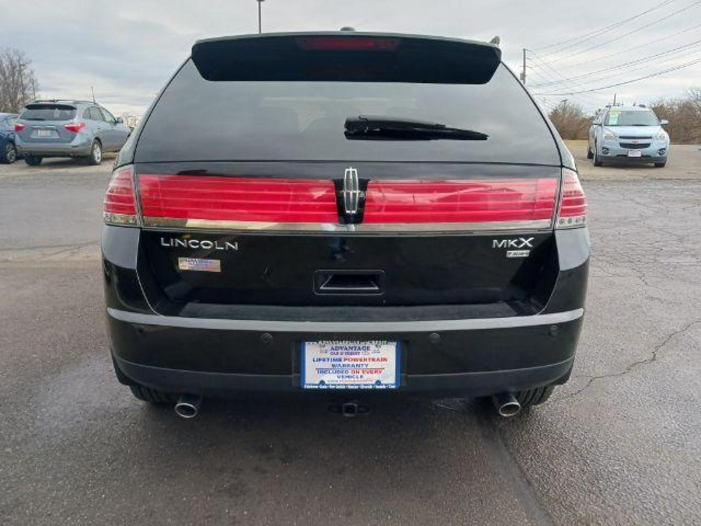 2010 Tuxedo Black Metallic Lincoln MKX AWD (2LMDJ8JC6AB) with an 3.5L V6 DOHC 24V engine, 6-Speed Automatic transmission, located at 4508 South Dixie Dr, Moraine, OH, 45439, (937) 908-9800, 39.690136, -84.216438 - Photo#5