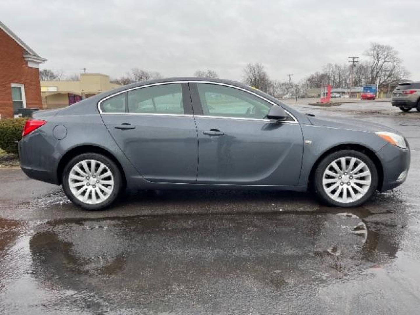 2011 Granite Grey Metallic Buick Regal CXL - 6XL (2G4GU5GC6B9) with an 2.4L L4 DOHC 16V engine, 6-Speed Automatic transmission, located at 880 E. National Road, Vandalia, OH, 45377, (937) 908-9800, 39.892189, -84.181015 - Photo#5