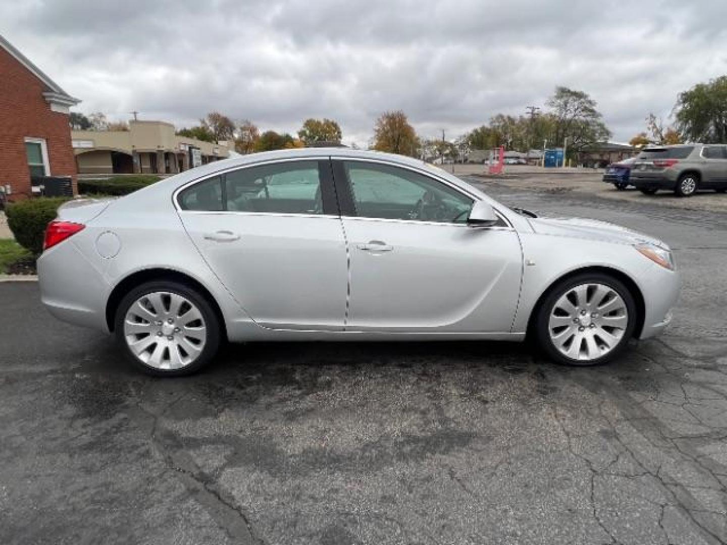 2011 Quicksilver Metallic Buick Regal CXL Turbo - 7XT (2G4G15GV5B9) with an 2.2L L4 DOHC 16V TURBO engine, located at 880 E. National Road, Vandalia, OH, 45377, (937) 908-9800, 39.892189, -84.181015 - Photo#5