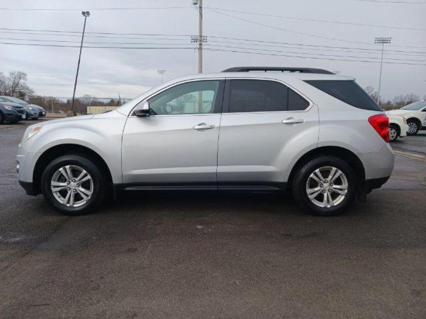 2011 Silver Ice Metallic Chevrolet Equinox 2LT 2WD (2CNALPEC4B6) with an 2.4L L4 DOHC 16V engine, 6-Speed Automatic transmission, located at 1951 S Dayton Lakeview Rd., New Carlisle, OH, 45344, (937) 908-9800, 39.890999, -84.050255 - Photo#3