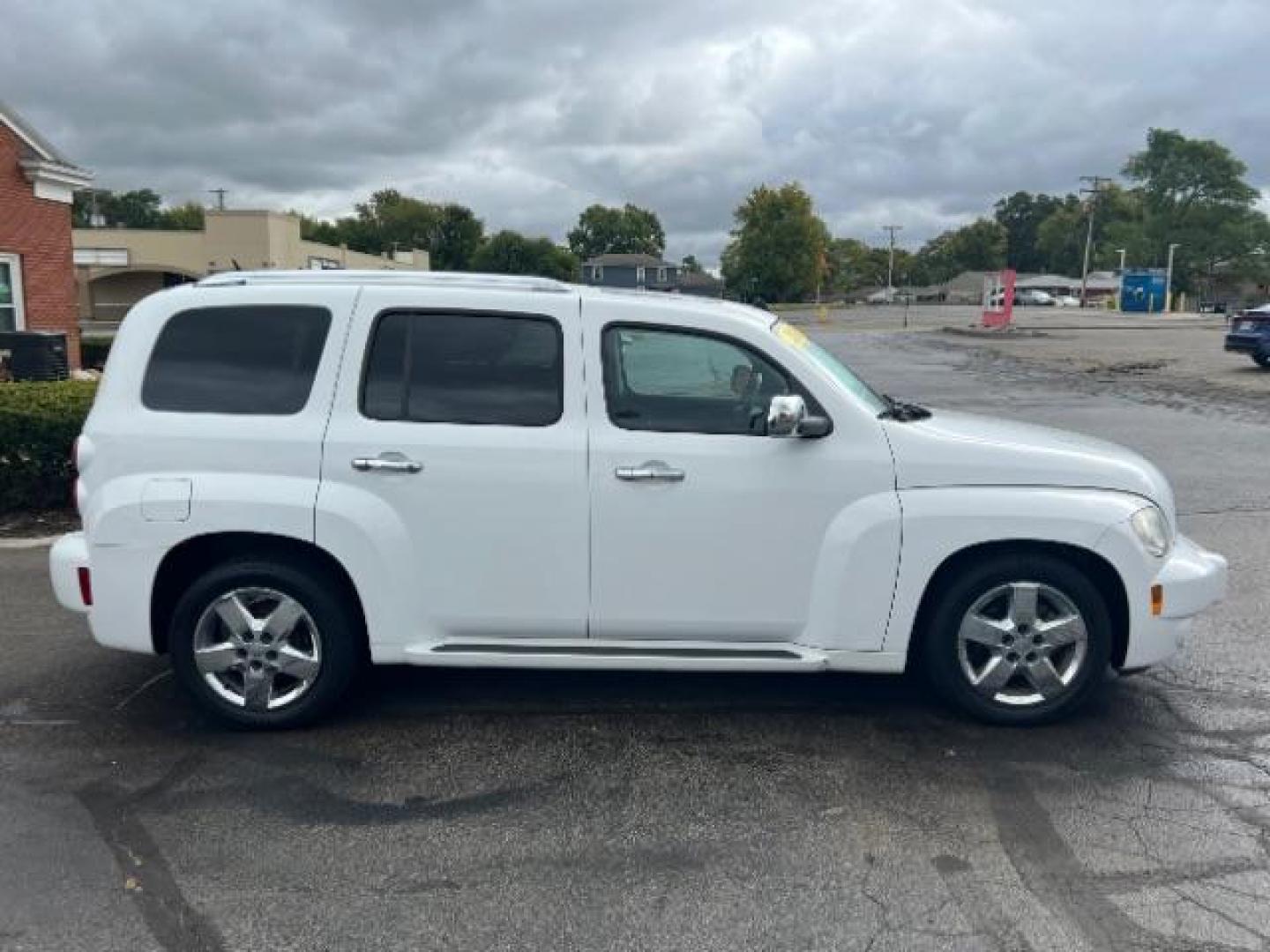 2011 Arctic Ice Chevrolet HHR 1LT (3GNBABFW7BS) with an 2.2L L4 DOHC 16V FFV engine, 4-Speed Automatic transmission, located at 4508 South Dixie Dr, Moraine, OH, 45439, (937) 908-9800, 39.690136, -84.216438 - Photo#5