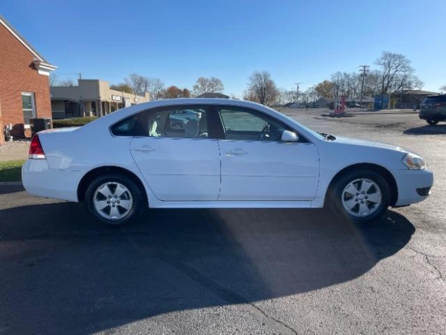 2011 Summit White Chevrolet Impala LT (2G1WG5EK0B1) with an 3.5L V6 OHV 16V FFV engine, 4-Speed Automatic transmission, located at 4508 South Dixie Dr, Moraine, OH, 45439, (937) 908-9800, 39.690136, -84.216438 - Photo#2