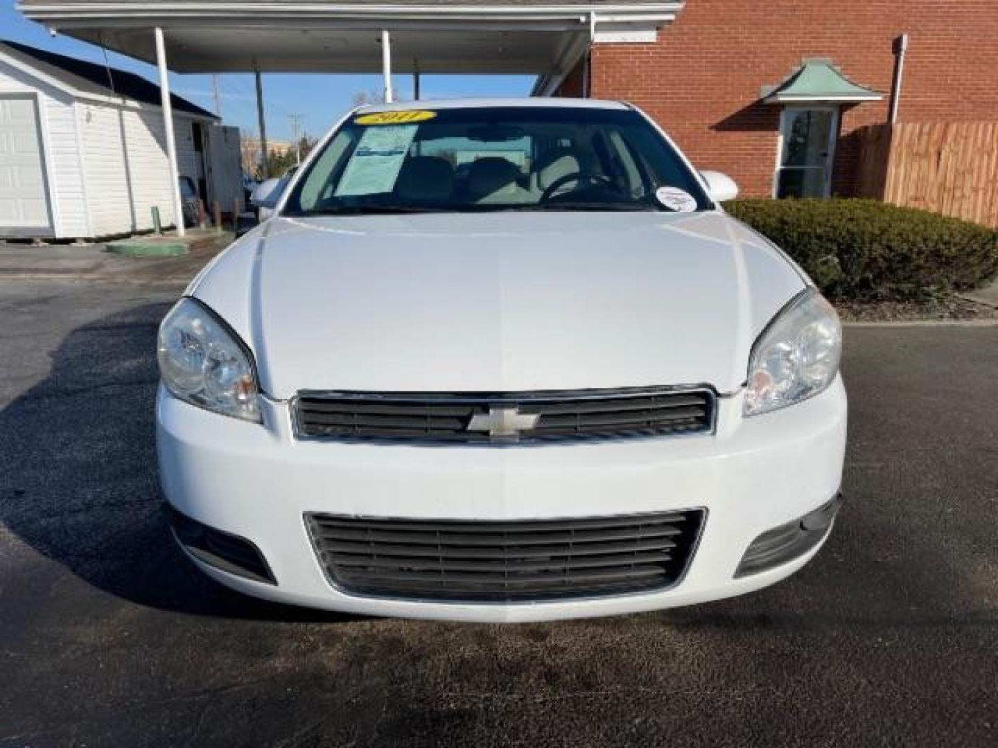 2011 Summit White Chevrolet Impala LT (2G1WG5EK0B1) with an 3.5L V6 OHV 16V FFV engine, 4-Speed Automatic transmission, located at 4508 South Dixie Dr, Moraine, OH, 45439, (937) 908-9800, 39.690136, -84.216438 - Photo#4