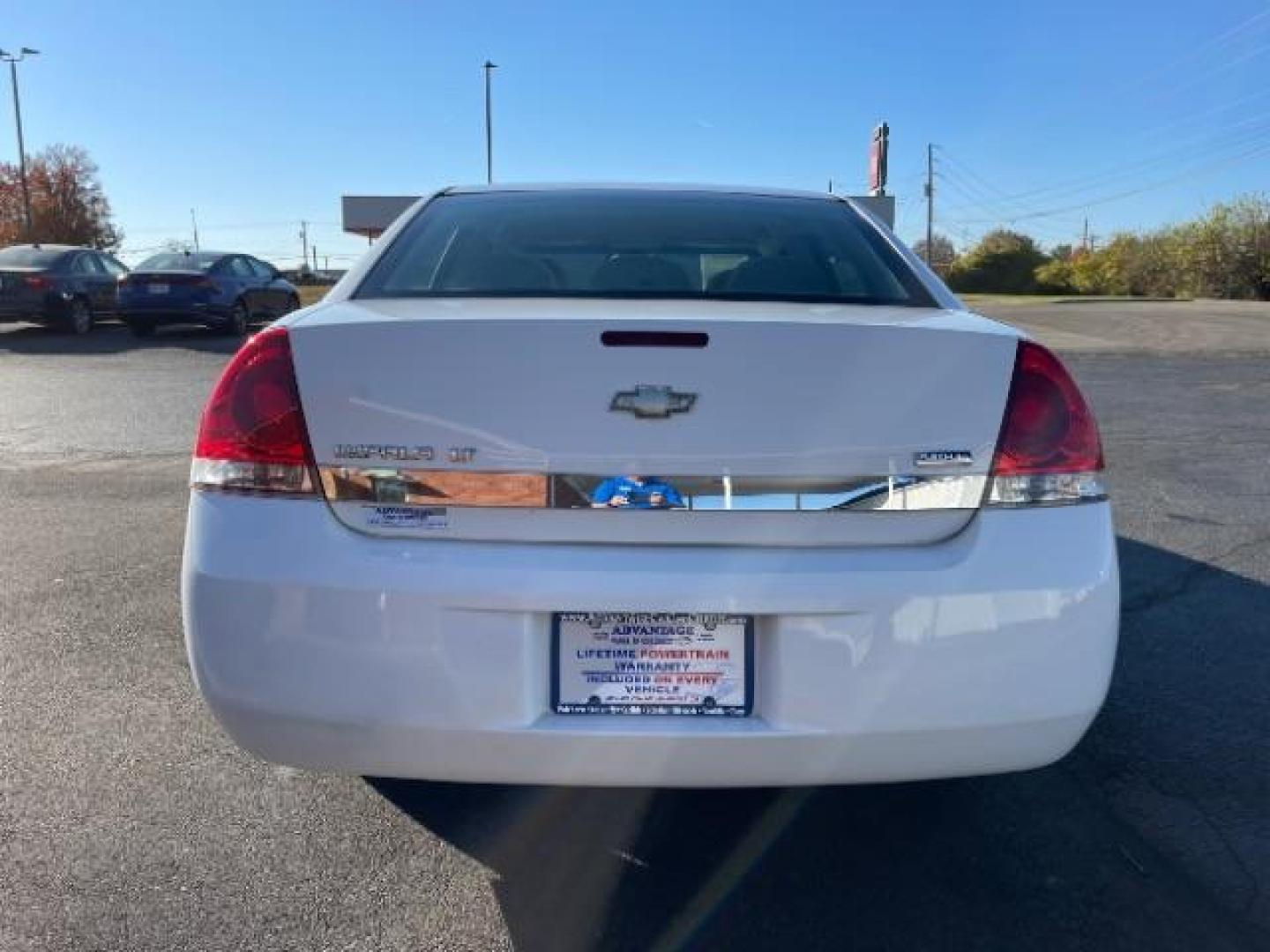 2011 Summit White Chevrolet Impala LT (2G1WG5EK0B1) with an 3.5L V6 OHV 16V FFV engine, 4-Speed Automatic transmission, located at 4508 South Dixie Dr, Moraine, OH, 45439, (937) 908-9800, 39.690136, -84.216438 - Photo#5