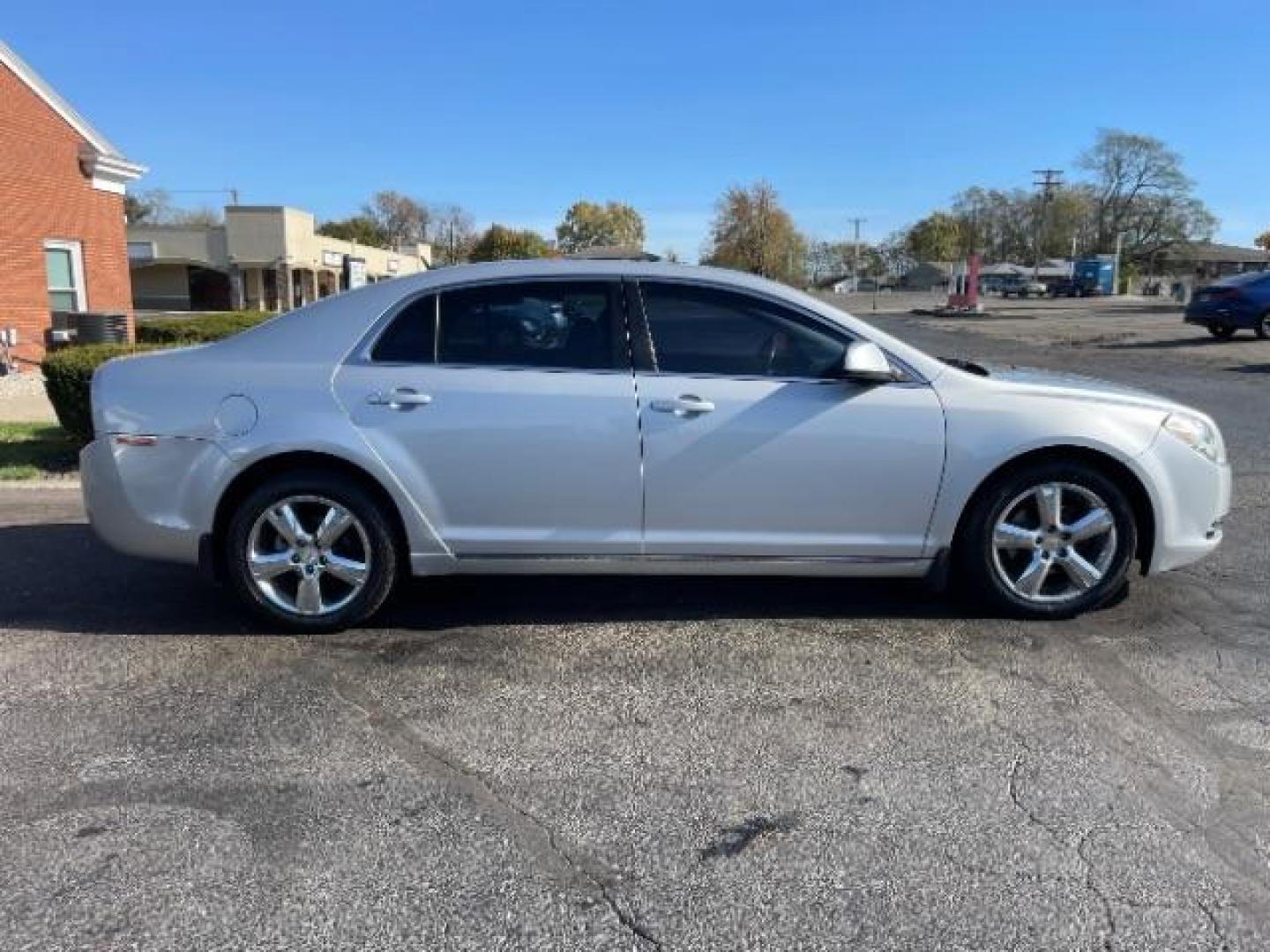 2011 Silver Ice Metallic Chevrolet Malibu 2LT (1G1ZD5E1XBF) with an 2.4L L4 DOHC 16V engine, 6-Speed Automatic transmission, located at 880 E. National Road, Vandalia, OH, 45377, (937) 908-9800, 39.892189, -84.181015 - Photo#5