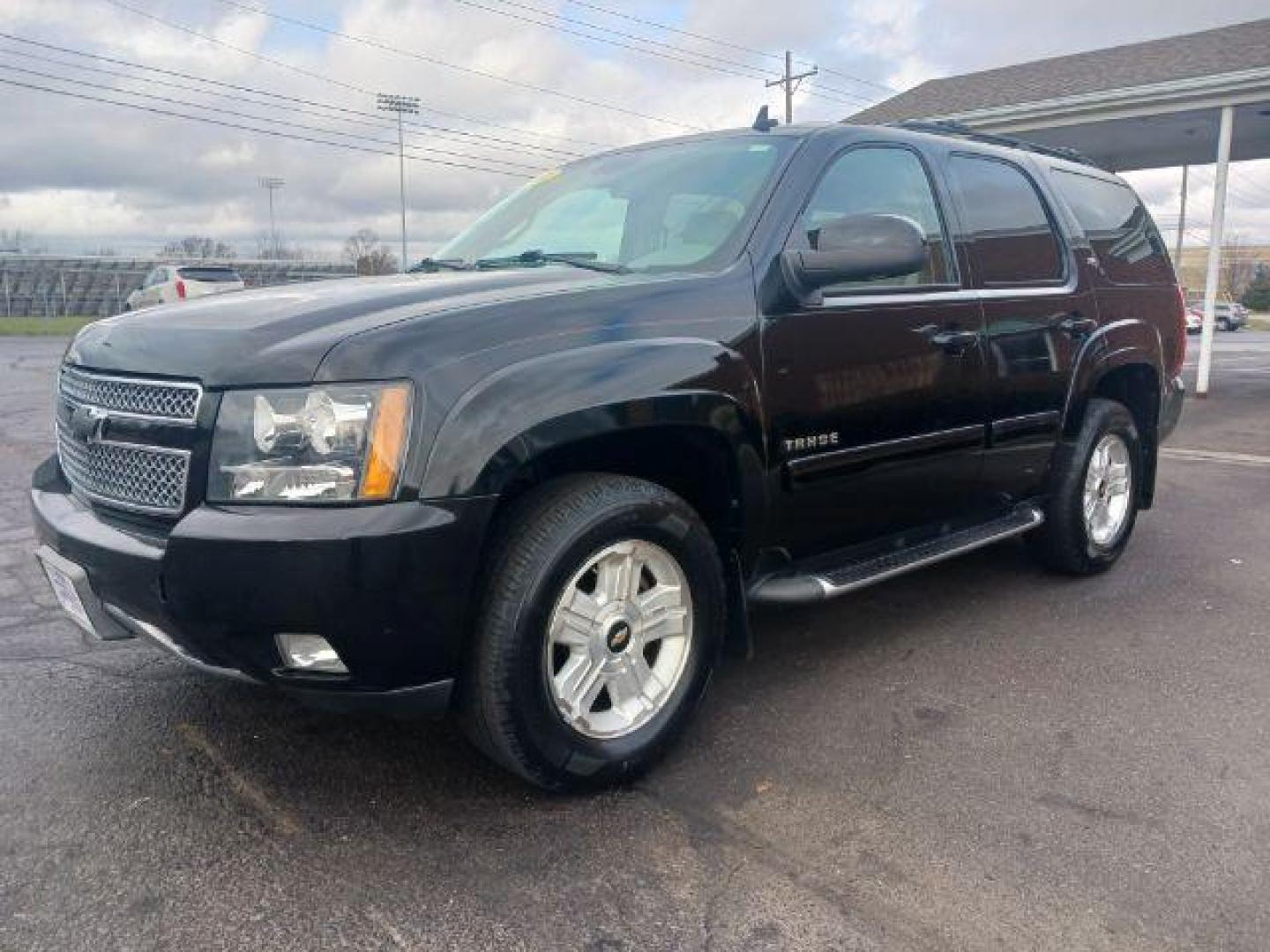 2011 Black Granite Metallic Chevrolet Tahoe LT 4WD (1GNSKBE06BR) with an 5.3L V8 OHV 16V FFV engine, 6-Speed Automatic transmission, located at 1951 S Dayton Lakeview Rd., New Carlisle, OH, 45344, (937) 908-9800, 39.890999, -84.050255 - Photo#2