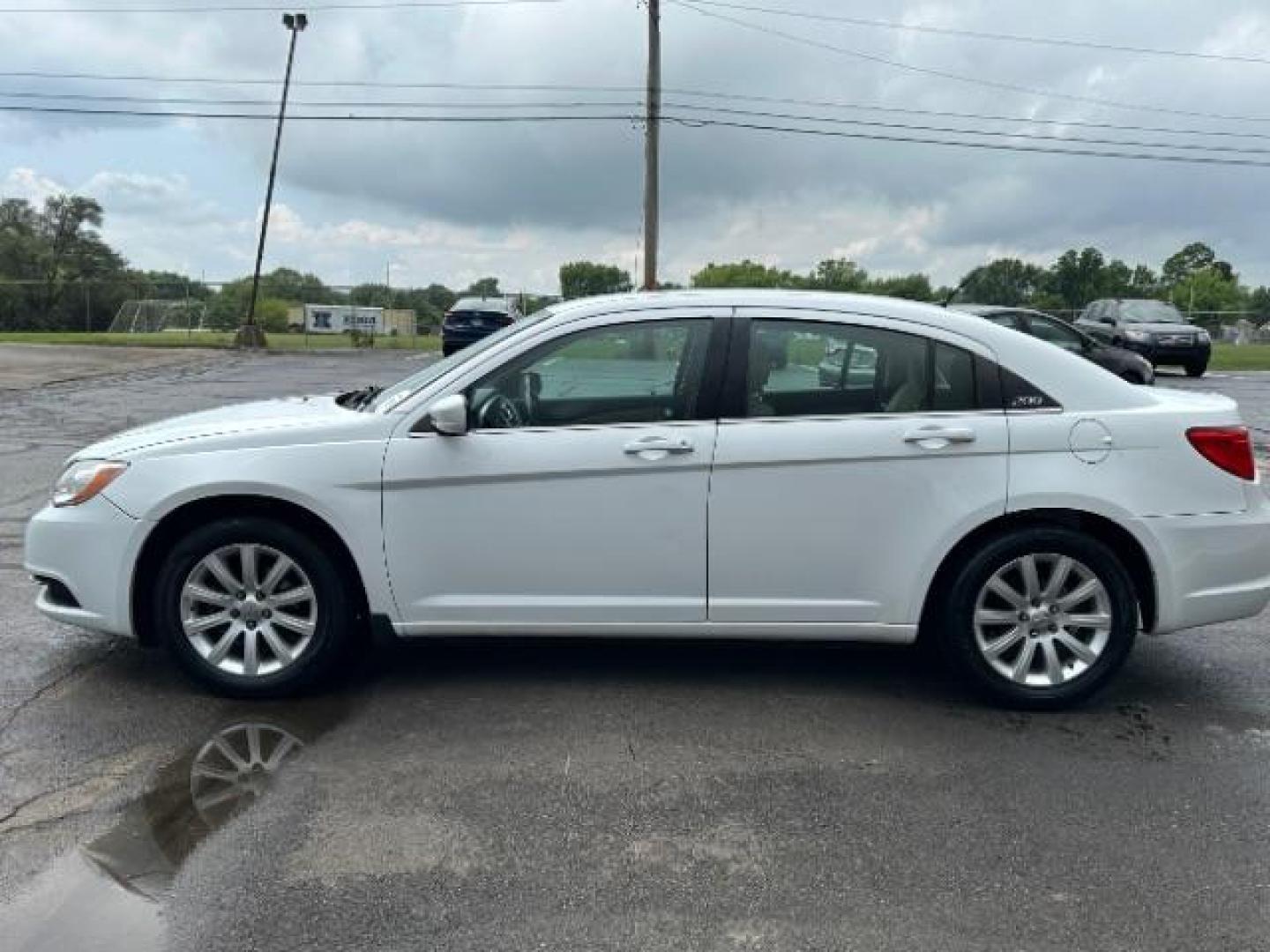 2011 White Gold Chrysler 200 Touring (1C3BC1FB3BN) with an 2.4L L4 DOHC 16V engine, 6-Speed Automatic transmission, located at 4508 South Dixie Dr, Moraine, OH, 45439, (937) 908-9800, 39.690136, -84.216438 - Photo#3