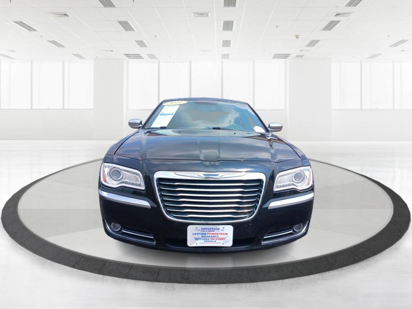 2011 Blackberry Pearl Chrysler 300 (2C3CA5CG4BH) with an 3.6L V6 SOHC 24V engine, 5-Speed Automatic transmission, located at 1230 East Main St, Xenia, OH, 45385, (937) 908-9800, 39.687321, -83.910294 - Photo#6