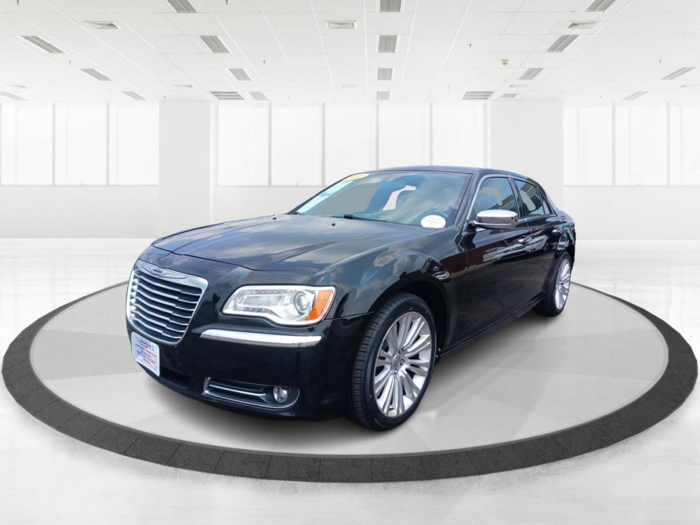 2011 Blackberry Pearl Chrysler 300 (2C3CA5CG4BH) with an 3.6L V6 SOHC 24V engine, 5-Speed Automatic transmission, located at 1230 East Main St, Xenia, OH, 45385, (937) 908-9800, 39.687321, -83.910294 - Photo#7