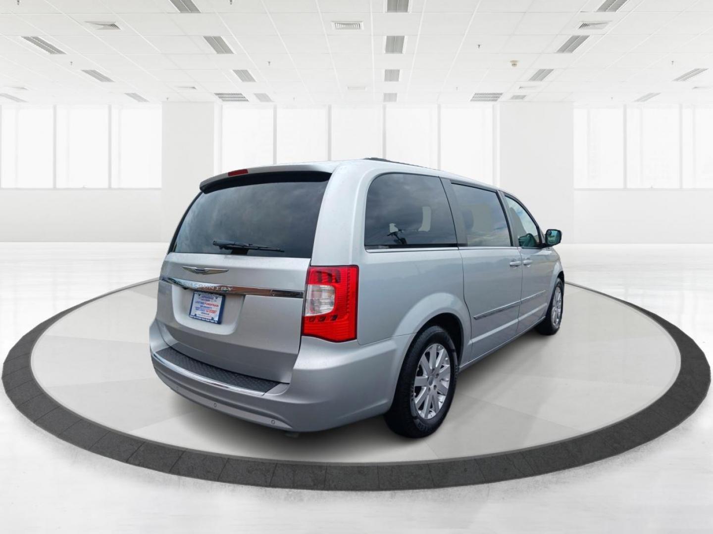 2011 Bright Silver Metallic Chrysler Town and Country Touring-L (2A4RR8DG1BR) with an 3.6L V6 DOHC 24V engine, 6-Speed Automatic transmission, located at 1184 Kauffman Ave, Fairborn, OH, 45324, (937) 908-9800, 39.807365, -84.029114 - Photo#2