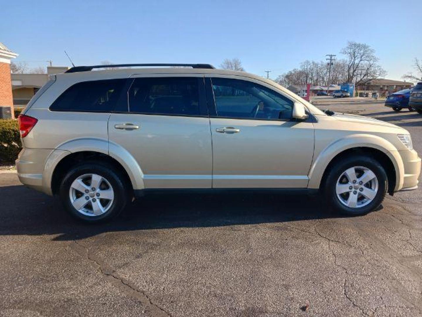 2011 White Gold Dodge Journey Mainstreet (3D4PG1FG9BT) with an 3.6L V6 DOHC 24V engine, 6-Speed Automatic transmission, located at 880 E. National Road, Vandalia, OH, 45377, (937) 908-9800, 39.892189, -84.181015 - Photo#4