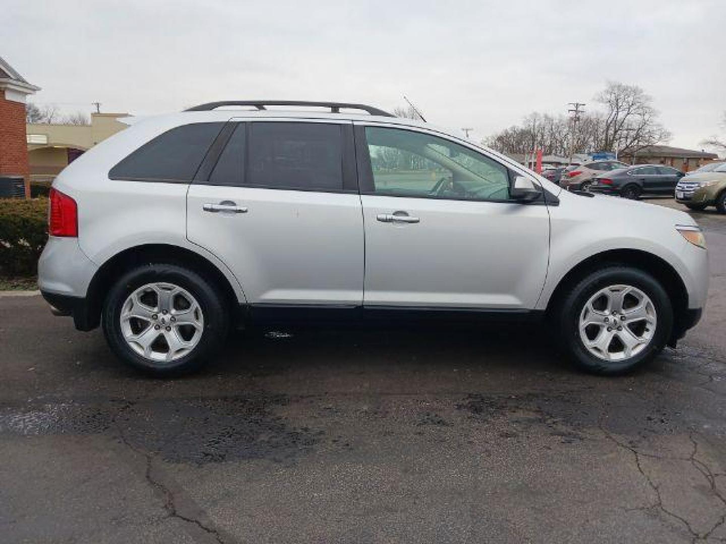 2011 Ingot Silver Metallic Ford Edge SEL FWD (2FMDK3JC8BB) with an 3.5L V6 DOHC 24V engine, 6-Speed Automatic transmission, located at 1099 N County Rd 25A, OH, 45373, (937) 908-9800, 40.057079, -84.212883 - Photo#4