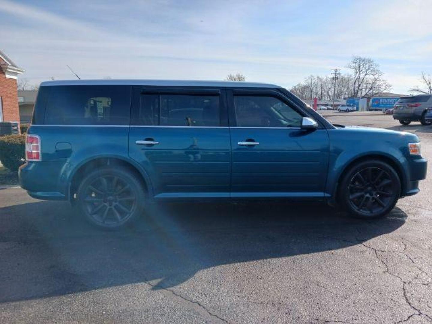 2011 Earth Metallic Ford Flex Limited AWD (2FMHK6DC9BB) with an 3.5L V6 DOHC 24V engine, 6-Speed Automatic Overdrive transmission, located at 1184 Kauffman Ave, Fairborn, OH, 45324, (937) 908-9800, 39.807365, -84.029114 - Photo#4