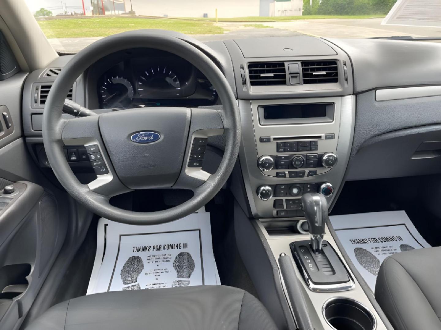 2011 Gray Ford Fusion V6 SE (3FAHP0HG5BR) with an 3.0L V6 DOHC 24V engine, located at 1230 East Main St, Xenia, OH, 45385, (937) 908-9800, 39.687321, -83.910294 - Photo#8