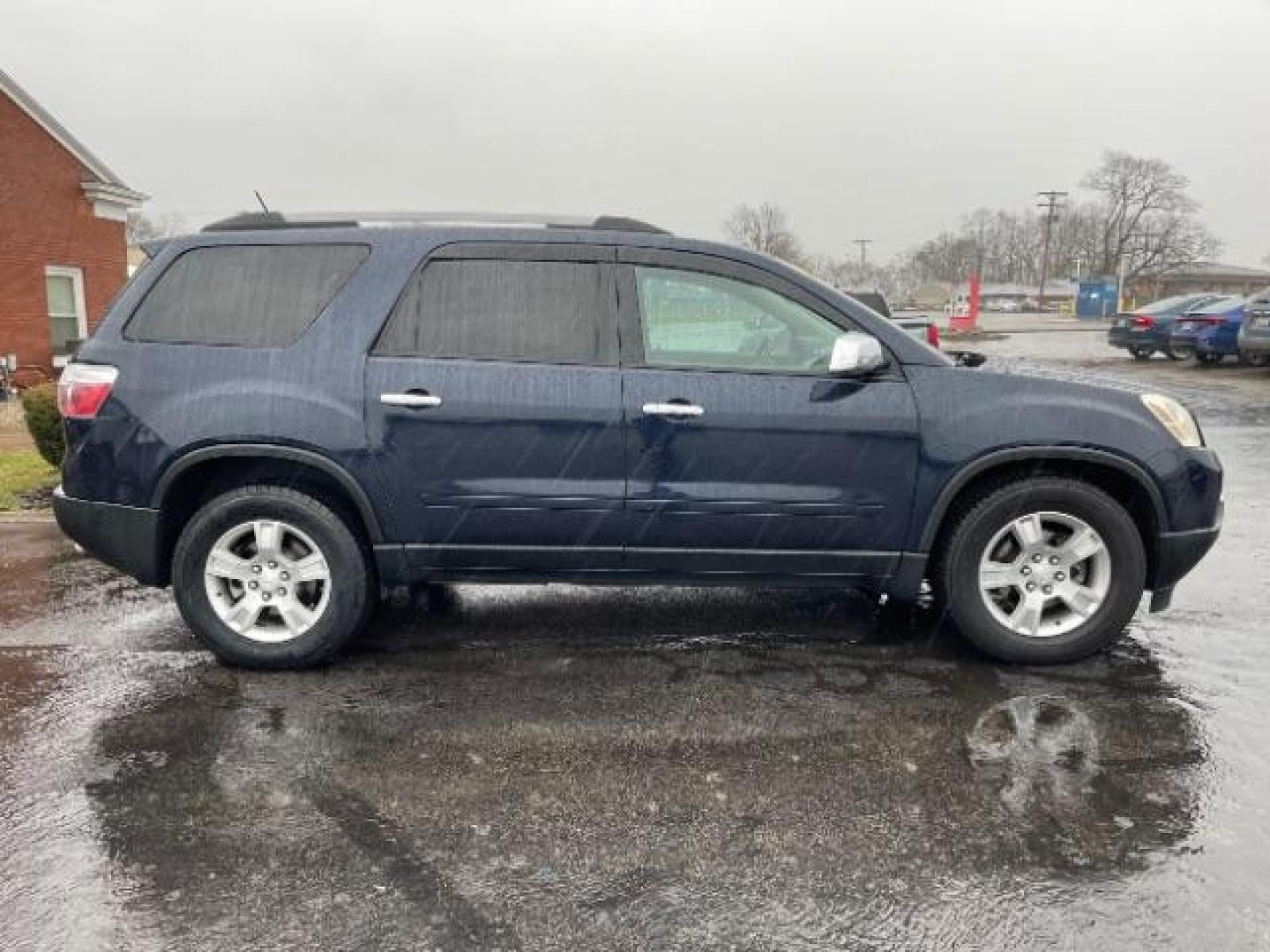 2011 Dark Blue Metallic GMC Acadia SLE-1 AWD (1GKKVNED3BJ) with an 3.6L V6 DOHC 24V engine, 6-Speed Automatic transmission, located at 4508 South Dixie Dr, Moraine, OH, 45439, (937) 908-9800, 39.690136, -84.216438 - Photo#4