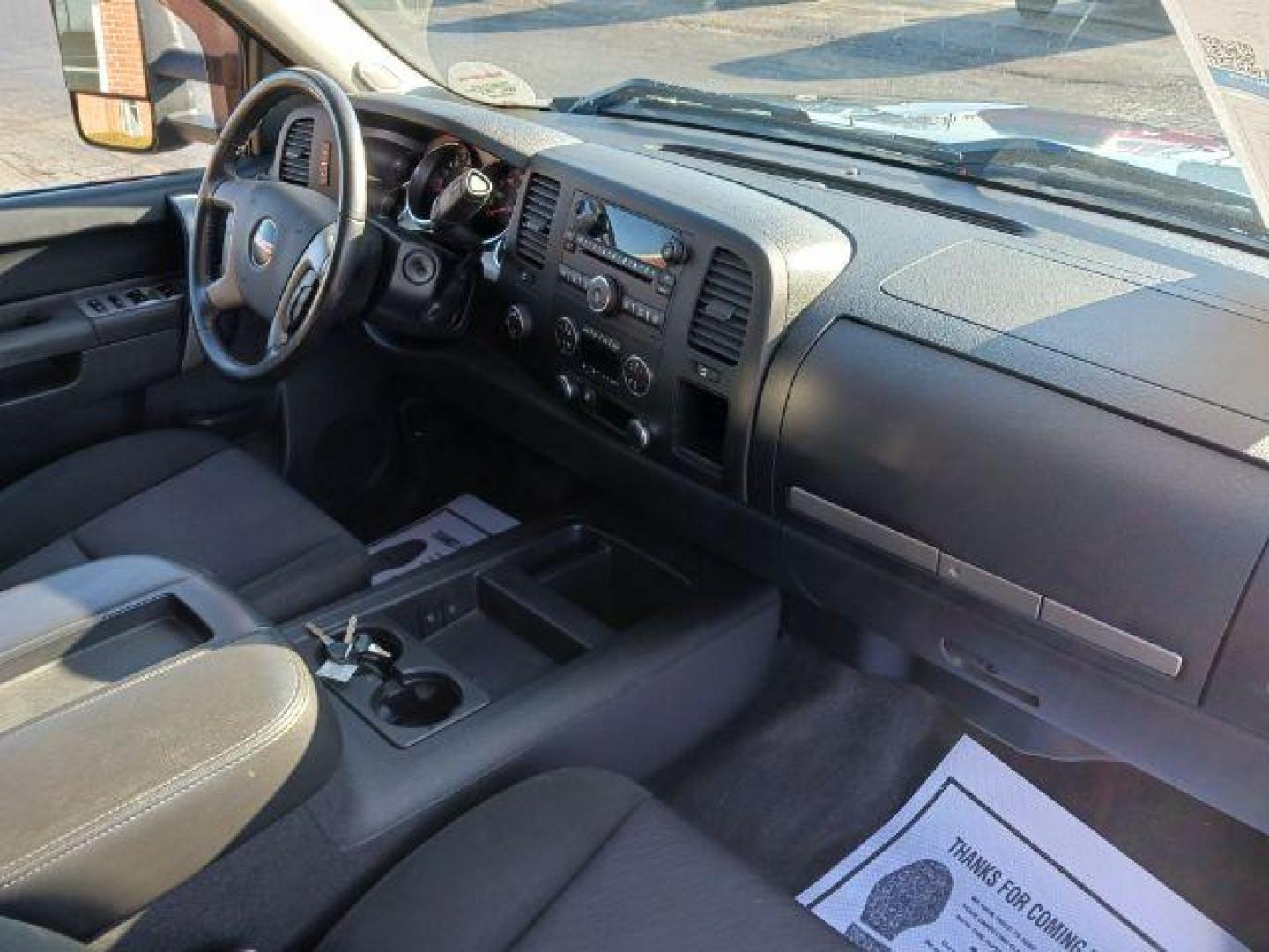 2011 Midnight Blue Metallic GMC Sierra 1500 SLE Ext. Cab 4WD (1GTR2VE32BZ) with an 5.3L V8 OHV 16V FFV engine, 6-Speed Automatic transmission, located at 1951 S Dayton Lakeview Rd., New Carlisle, OH, 45344, (937) 908-9800, 39.890999, -84.050255 - Photo#8