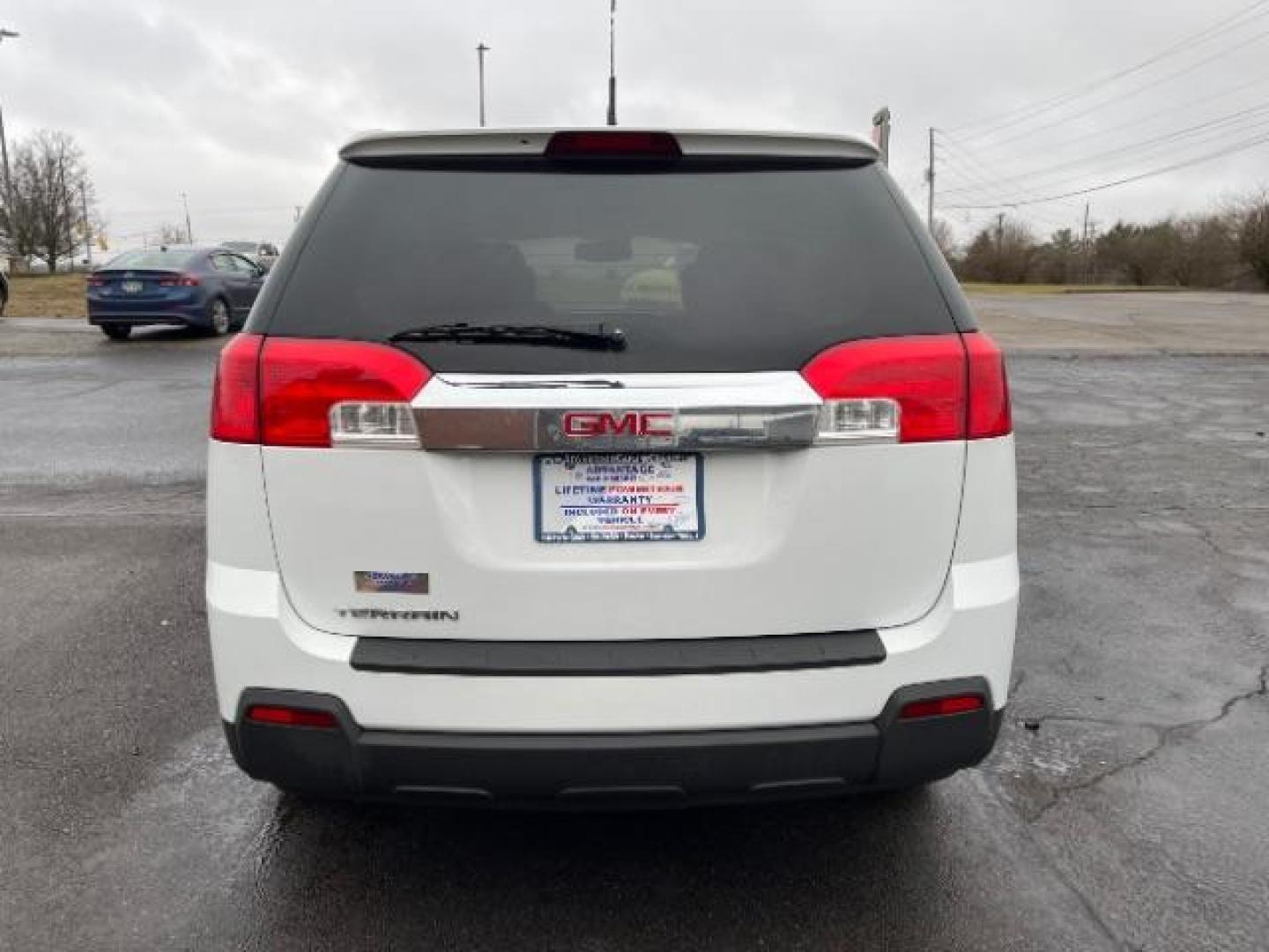 2011 Olympic White GMC Terrain SLE1 FWD (2CTALMEC7B6) with an 2.4L L4 DOHC 16V engine, 6-Speed Automatic transmission, located at 1951 S Dayton Lakeview Rd., New Carlisle, OH, 45344, (937) 908-9800, 39.890999, -84.050255 - Photo#4