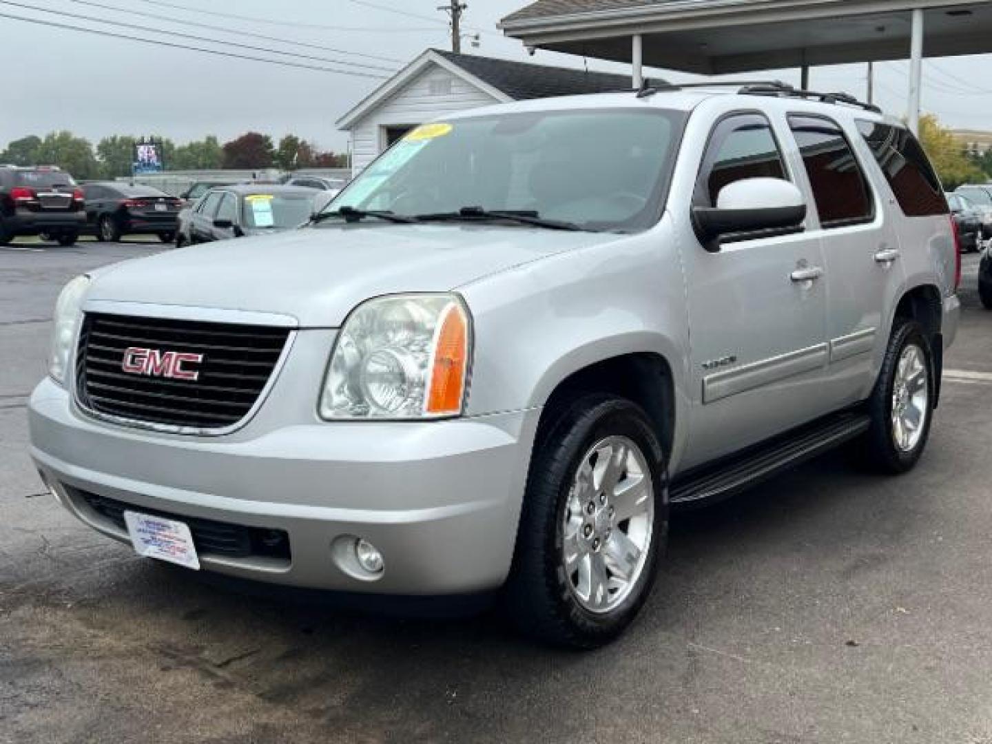 2011 Pure Silver Metallic GMC Yukon SLT1 4WD (1GKS2CE0XBR) with an 5.3L V8 OHV 16V FFV engine, 6-Speed Automatic transmission, located at 401 Woodman Dr, Riverside, OH, 45431, (937) 908-9800, 39.763779, -84.122063 - Third Row - Photo#2