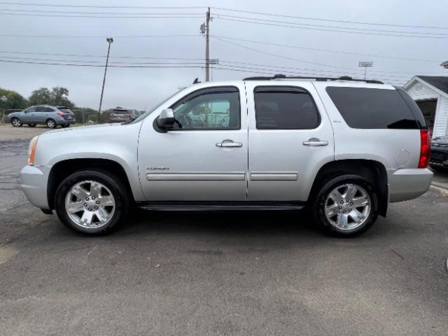 2011 Pure Silver Metallic GMC Yukon SLT1 4WD (1GKS2CE0XBR) with an 5.3L V8 OHV 16V FFV engine, 6-Speed Automatic transmission, located at 401 Woodman Dr, Riverside, OH, 45431, (937) 908-9800, 39.763779, -84.122063 - Third Row - Photo#3