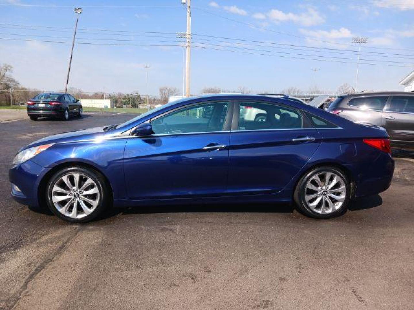 2011 Pacific Blue Pearl Hyundai Sonata SE Auto (5NPEC4AC6BH) with an 2.4L L4 DOHC 16V engine, 6-Speed Automatic transmission, located at 880 E. National Road, Vandalia, OH, 45377, (937) 908-9800, 39.892189, -84.181015 - Photo#3