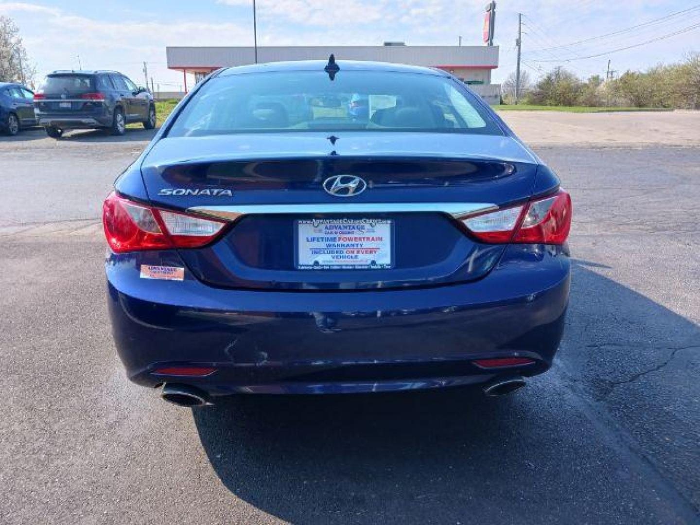 2011 Pacific Blue Pearl Hyundai Sonata SE Auto (5NPEC4AC6BH) with an 2.4L L4 DOHC 16V engine, 6-Speed Automatic transmission, located at 880 E. National Road, Vandalia, OH, 45377, (937) 908-9800, 39.892189, -84.181015 - Photo#5