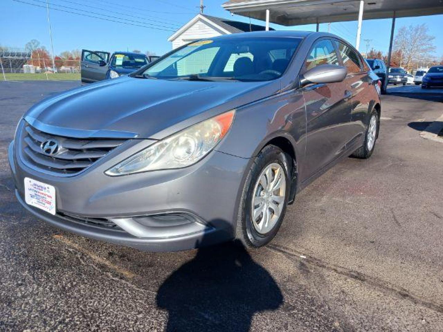 2011 Harbor Gray Metallic Hyundai Sonata GLS Auto (5NPEB4AC0BH) with an 2.4L L4 DOHC 16V engine, 6-Speed Automatic transmission, located at 1184 Kauffman Ave, Fairborn, OH, 45324, (937) 908-9800, 39.807365, -84.029114 - Photo#2