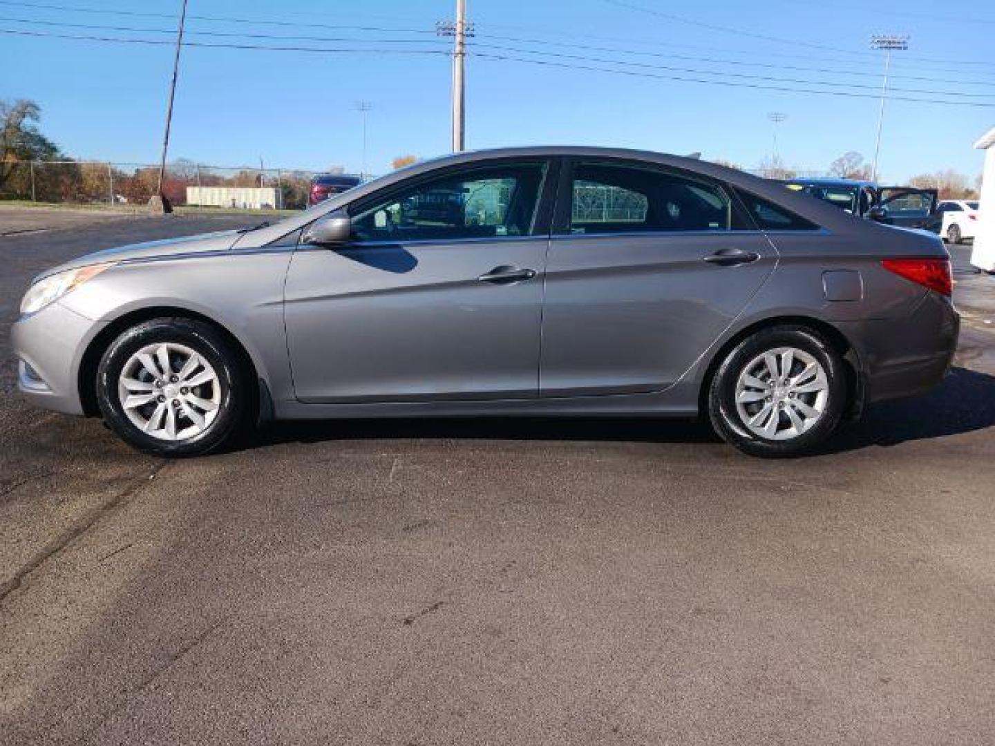 2011 Harbor Gray Metallic Hyundai Sonata GLS Auto (5NPEB4AC0BH) with an 2.4L L4 DOHC 16V engine, 6-Speed Automatic transmission, located at 1184 Kauffman Ave, Fairborn, OH, 45324, (937) 908-9800, 39.807365, -84.029114 - Photo#3