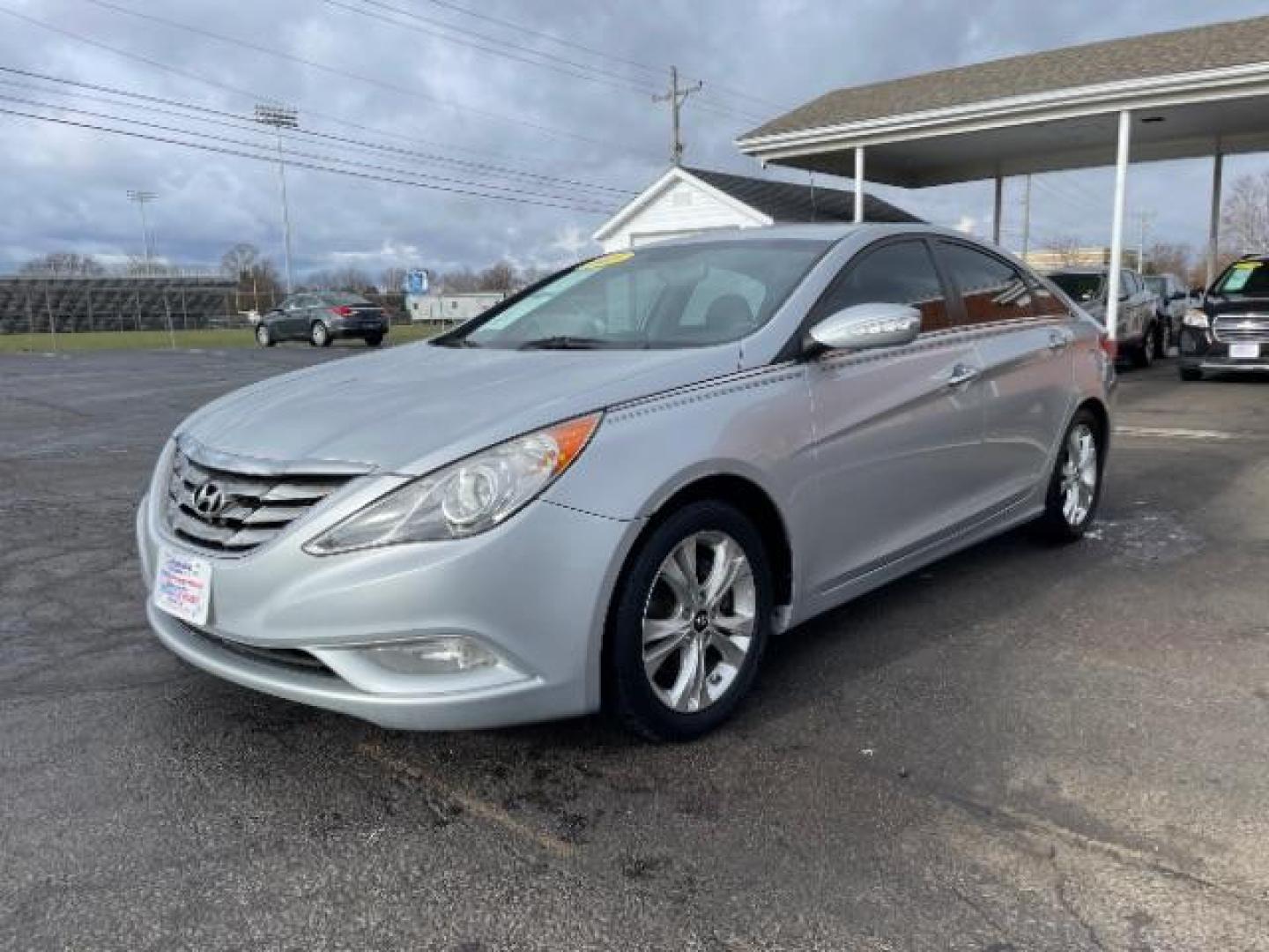 2011 Radiant Silver Metallic Hyundai Sonata Limited Auto (5NPEC4AC6BH) with an 2.4L L4 DOHC 16V engine, 6-Speed Automatic transmission, located at 4508 South Dixie Dr, Moraine, OH, 45439, (937) 908-9800, 39.690136, -84.216438 - Photo#2