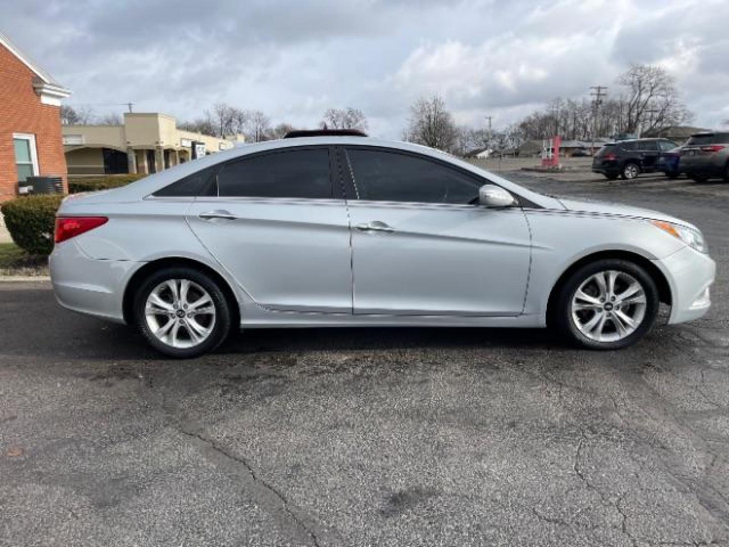 2011 Radiant Silver Metallic Hyundai Sonata Limited Auto (5NPEC4AC6BH) with an 2.4L L4 DOHC 16V engine, 6-Speed Automatic transmission, located at 4508 South Dixie Dr, Moraine, OH, 45439, (937) 908-9800, 39.690136, -84.216438 - Photo#4