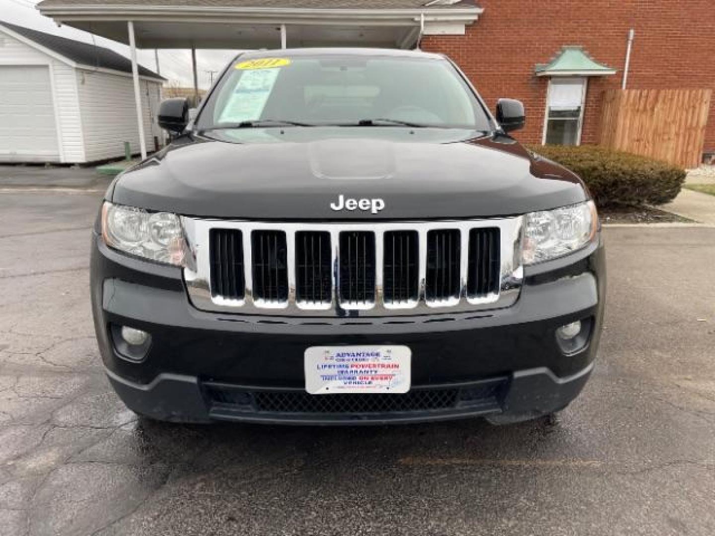 2011 Brilliant Black Crystal Pearl Jeep Grand Cherokee Laredo 4WD (1J4RR4GG4BC) with an 3.6L V6 DOHC 24V engine, 5-Speed Automatic transmission, located at 4508 South Dixie Dr, Moraine, OH, 45439, (937) 908-9800, 39.690136, -84.216438 - Photo#5