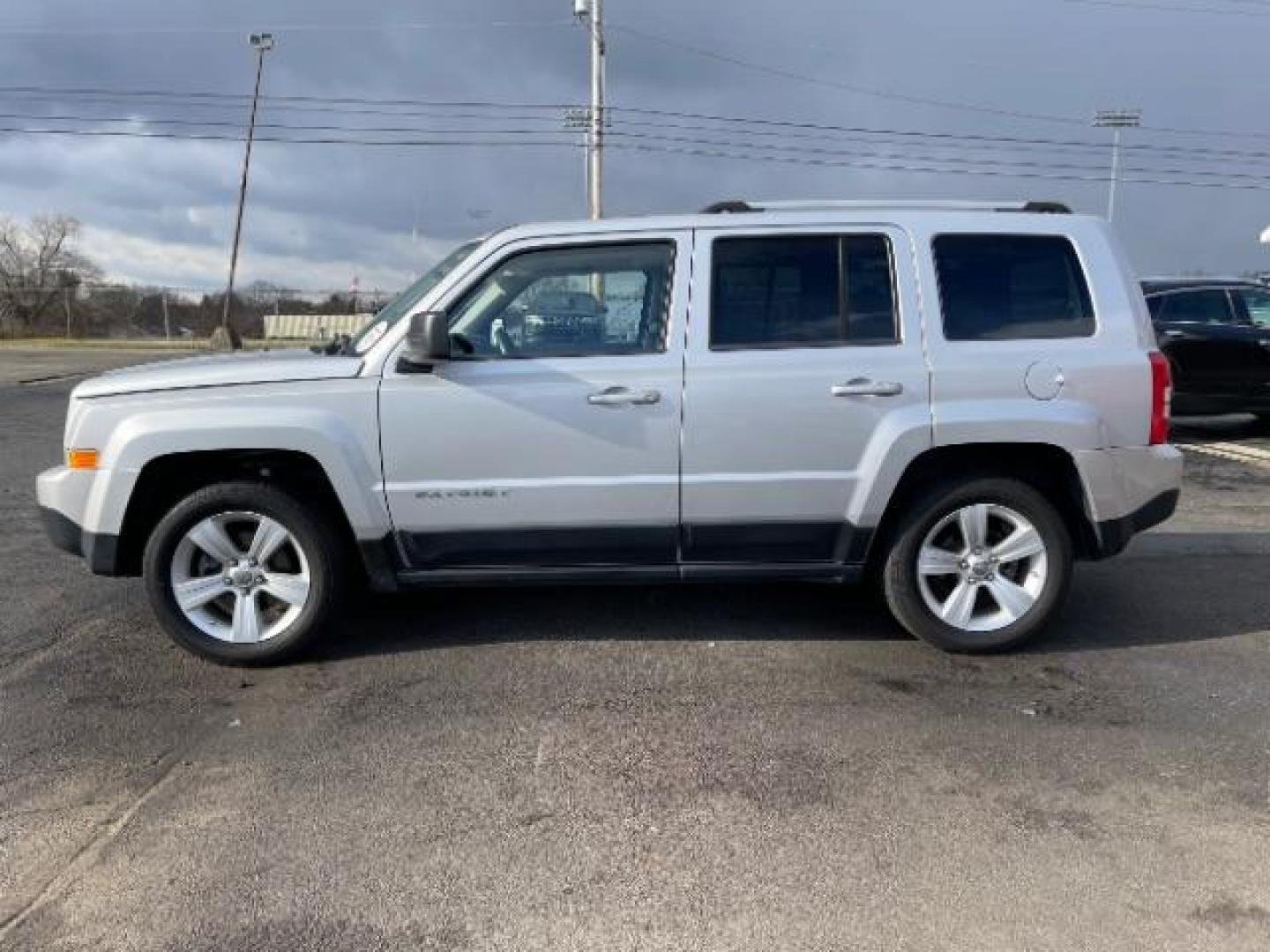 2011 Bright Silver Metallic Jeep Patriot Latitude X 4WD (1J4NF4GB8BD) with an 2.4L L4 DOHC 16V engine, located at 1184 Kauffman Ave, Fairborn, OH, 45324, (937) 908-9800, 39.807365, -84.029114 - Photo#3