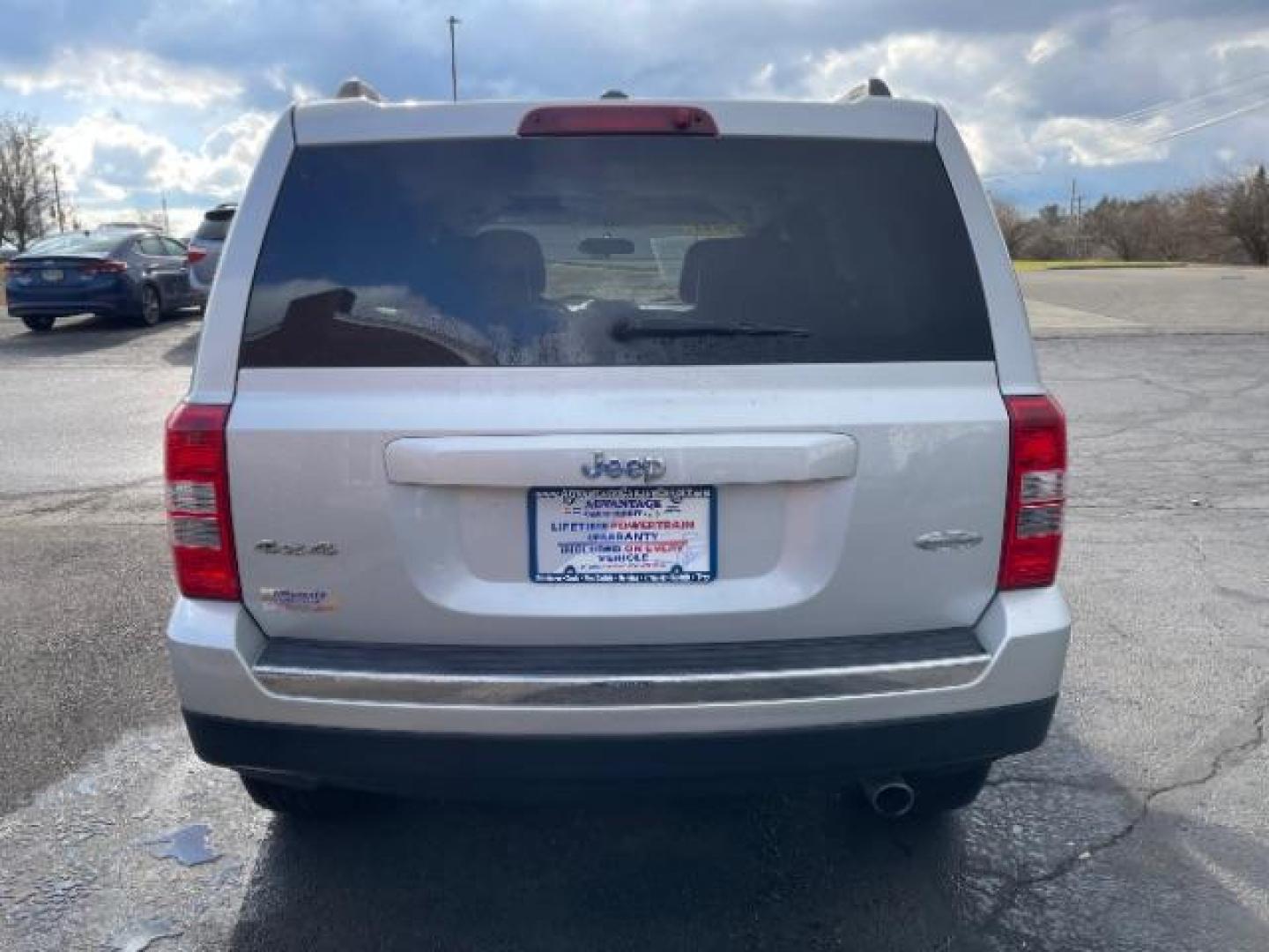 2011 Bright Silver Metallic Jeep Patriot Latitude X 4WD (1J4NF4GB8BD) with an 2.4L L4 DOHC 16V engine, located at 1184 Kauffman Ave, Fairborn, OH, 45324, (937) 908-9800, 39.807365, -84.029114 - Photo#5