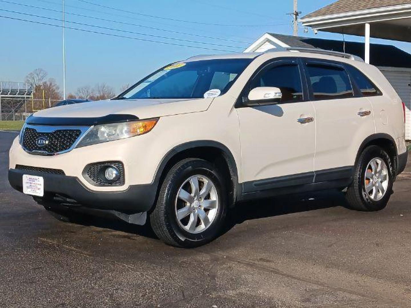 2011 White Sand Beige Kia Sorento LX 2WD (5XYKT4A17BG) with an 2.4L L4 DOHC 16V engine, 6-Speed Automatic transmission, located at 1099 N County Rd 25A, OH, 45373, (937) 908-9800, 40.057079, -84.212883 - Photo#2