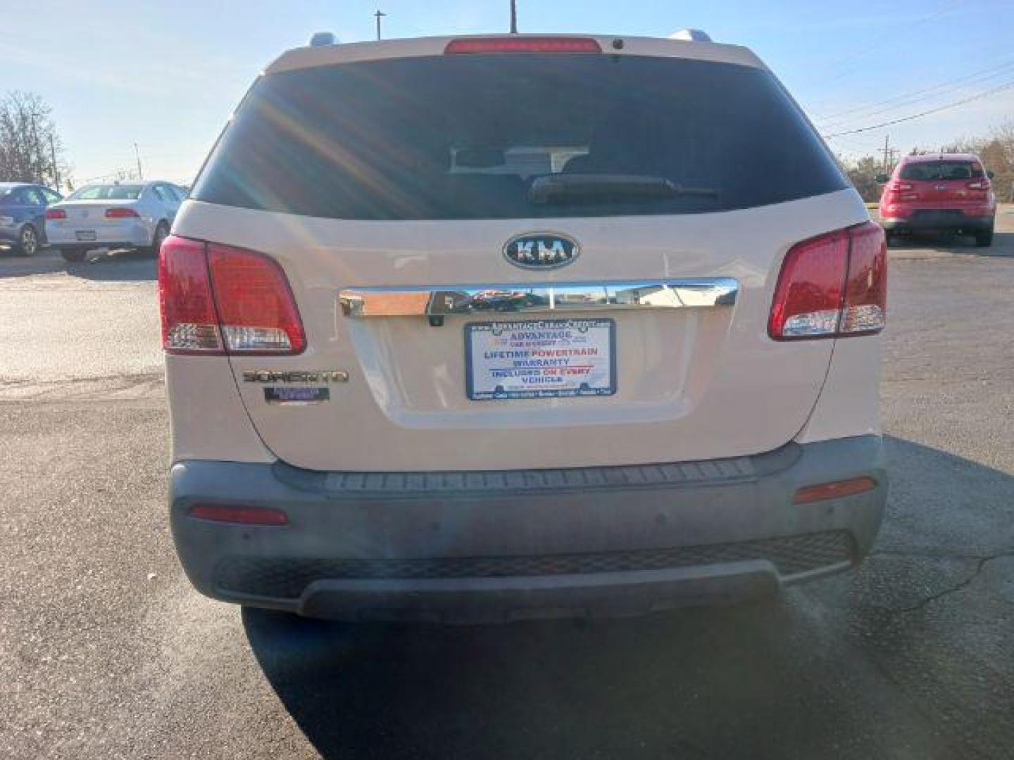 2011 White Sand Beige Kia Sorento LX 2WD (5XYKT4A17BG) with an 2.4L L4 DOHC 16V engine, 6-Speed Automatic transmission, located at 1099 N County Rd 25A, OH, 45373, (937) 908-9800, 40.057079, -84.212883 - Photo#5