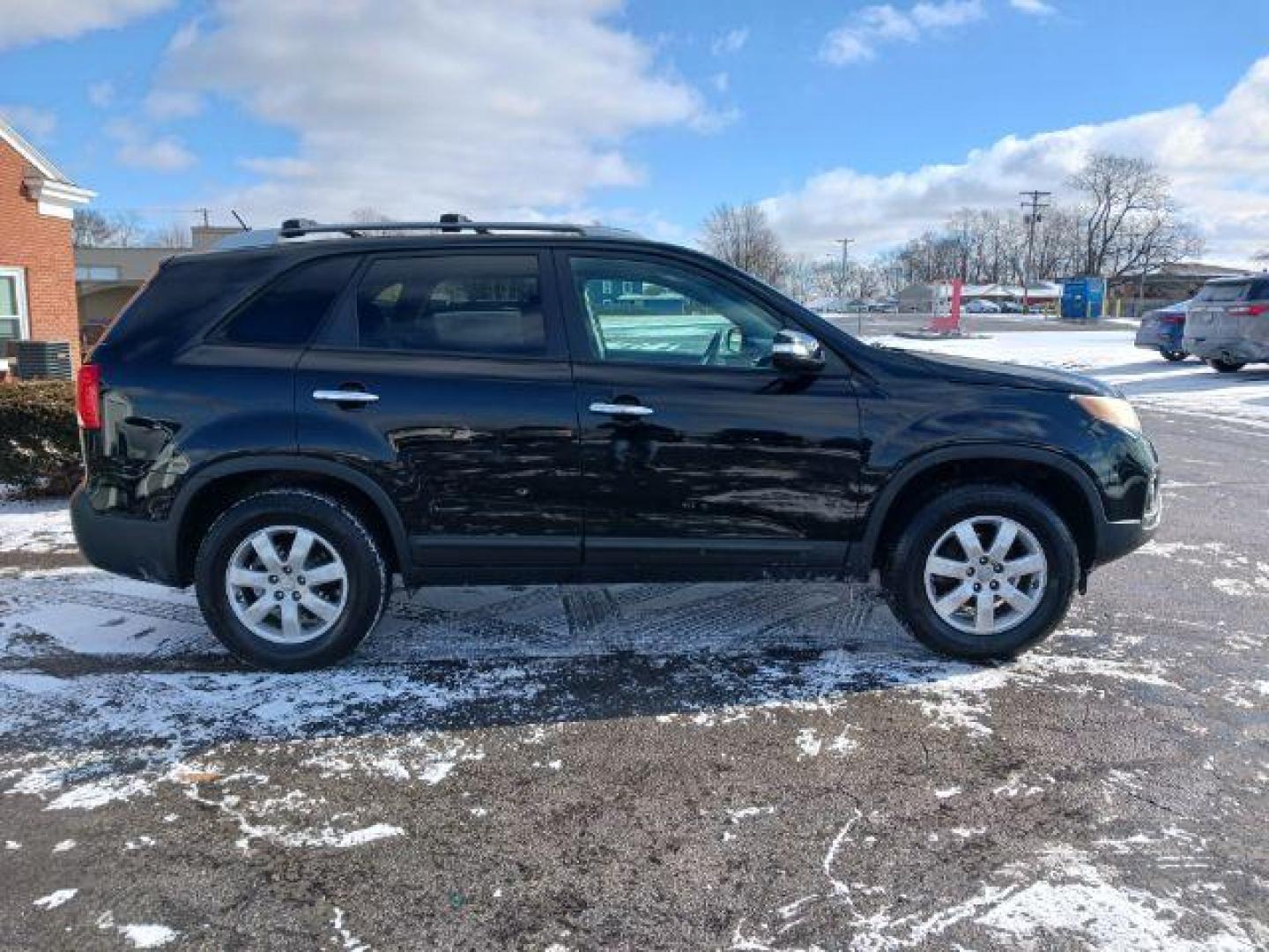 2011 Ebony Black Kia Sorento LX 2WD (5XYKT3A11BG) with an 2.4L L4 DOHC 16V engine, 6-Speed Automatic transmission, located at 1099 N County Rd 25A, OH, 45373, (937) 908-9800, 40.057079, -84.212883 - Photo#4