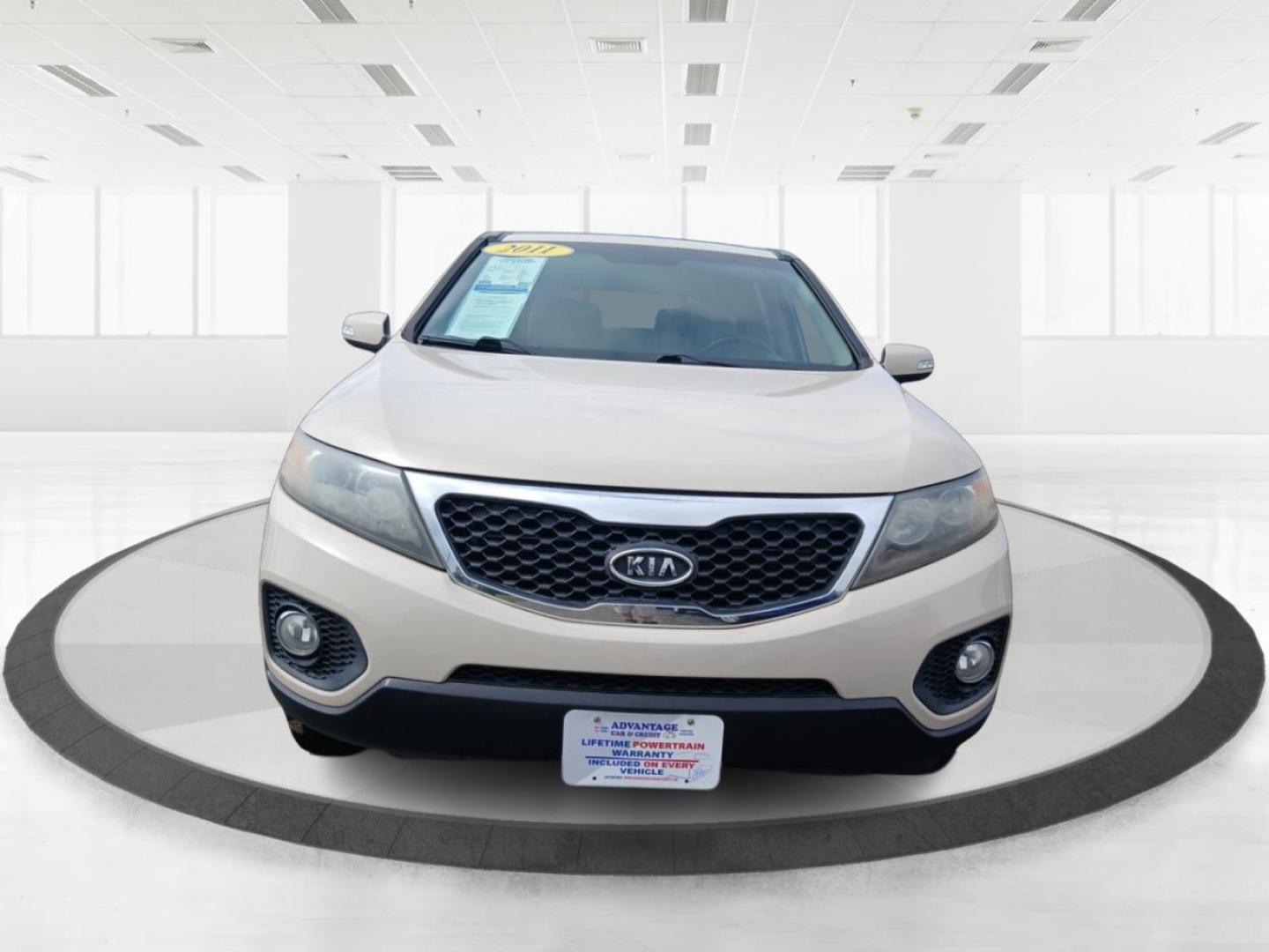 2011 Snow White Pearl Kia Sorento EX V6 4WD (5XYKUDA25BG) with an 3.5L V6 DOHC 24V engine, 6-Speed Automatic transmission, located at 1951 S Dayton Lakeview Rd., New Carlisle, OH, 45344, (937) 908-9800, 39.890999, -84.050255 - Photo#6